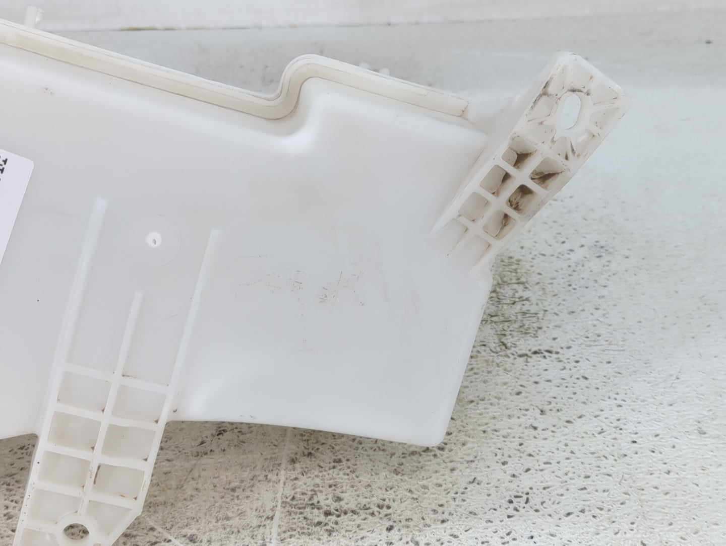 2015-2021 Chevrolet Trax Windshield Washer Fluid Reservoir Bottle Oem - Oemusedautoparts1.com