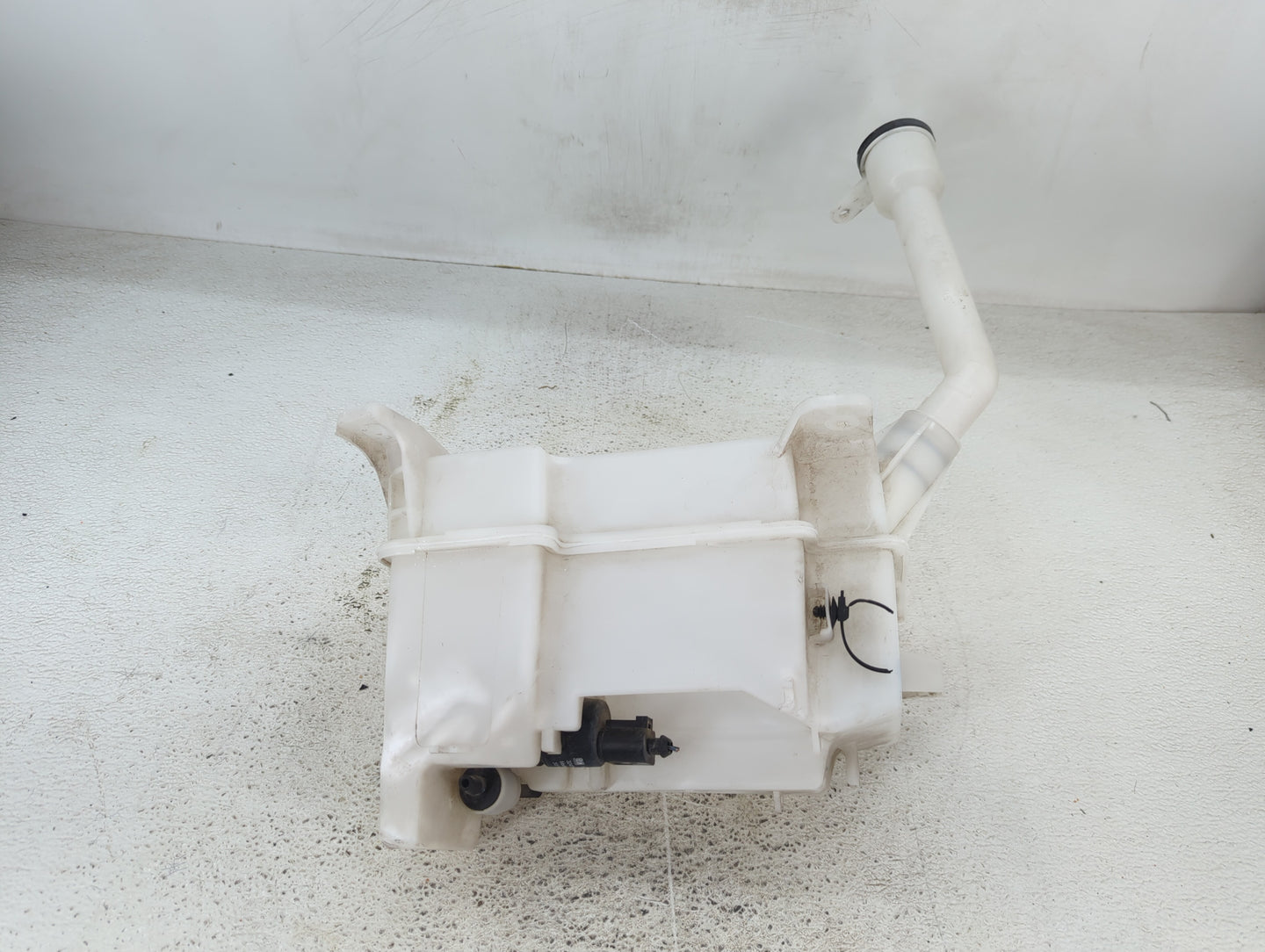 2015-2021 Chevrolet Trax Windshield Washer Fluid Reservoir Bottle Oem - Oemusedautoparts1.com