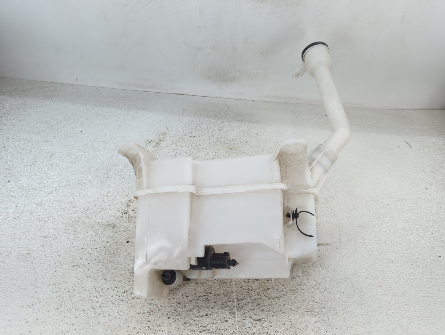 2015-2021 Chevrolet Trax Windshield Washer Fluid Reservoir Bottle Oem - Oemusedautoparts1.com