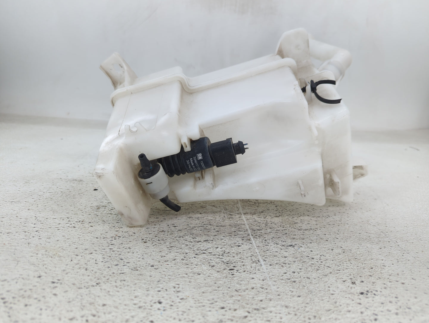 2015-2021 Chevrolet Trax Windshield Washer Fluid Reservoir Bottle Oem - Oemusedautoparts1.com
