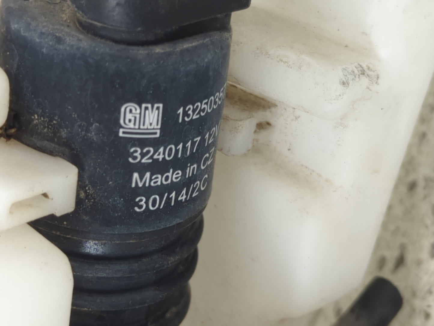 2015-2021 Chevrolet Trax Windshield Washer Fluid Reservoir Bottle Oem - Oemusedautoparts1.com