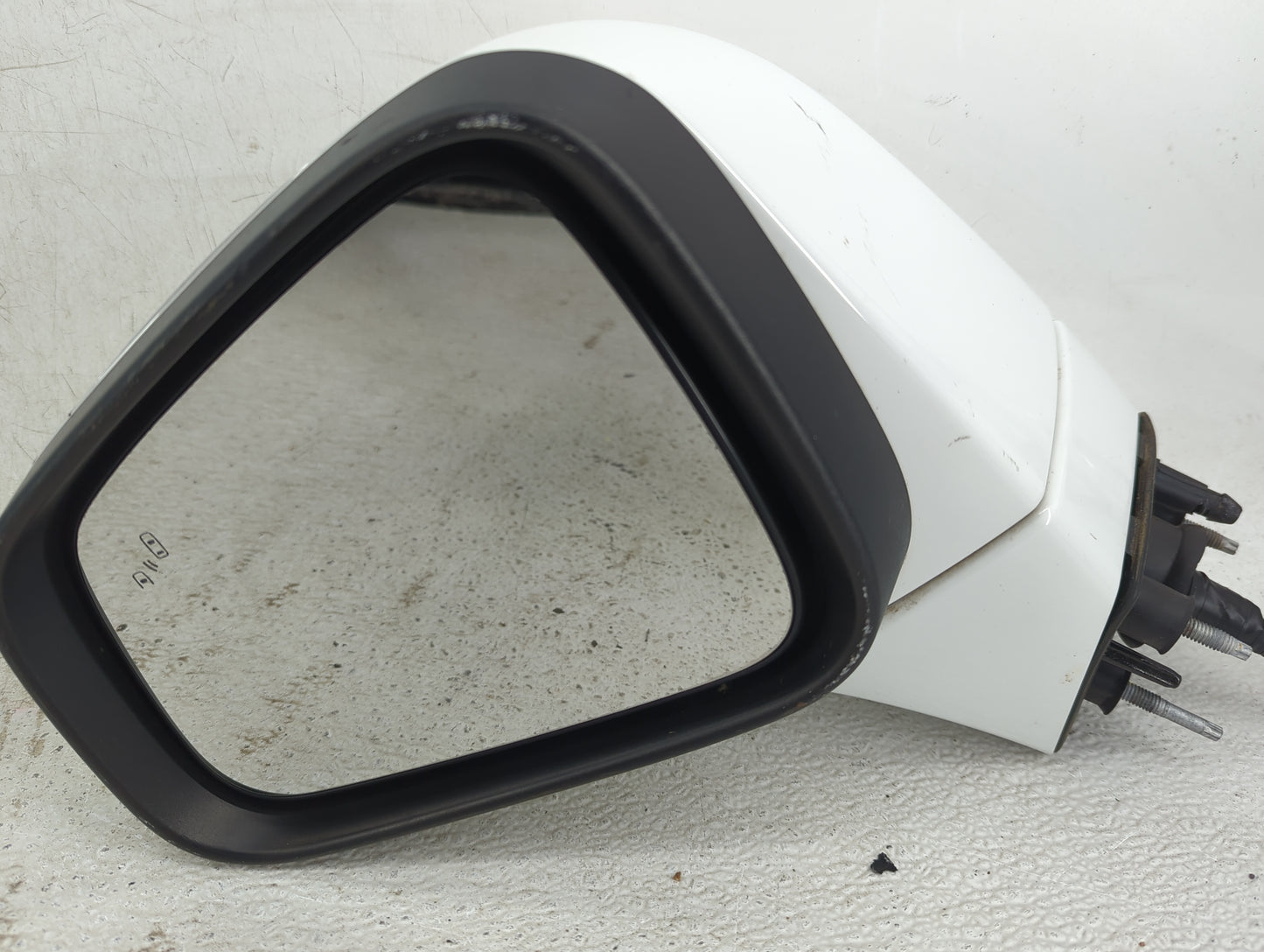 2017-2020 Chevrolet Trax Driver Side View Mirror - Left Door Mirror OEM Used - Oemusedautoparts1.com
