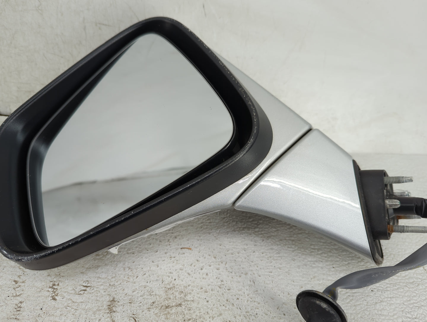2017-2020 Chevrolet Trax Driver Side View Mirror - Left Door Mirror OEM Used - Oemusedautoparts1.com
