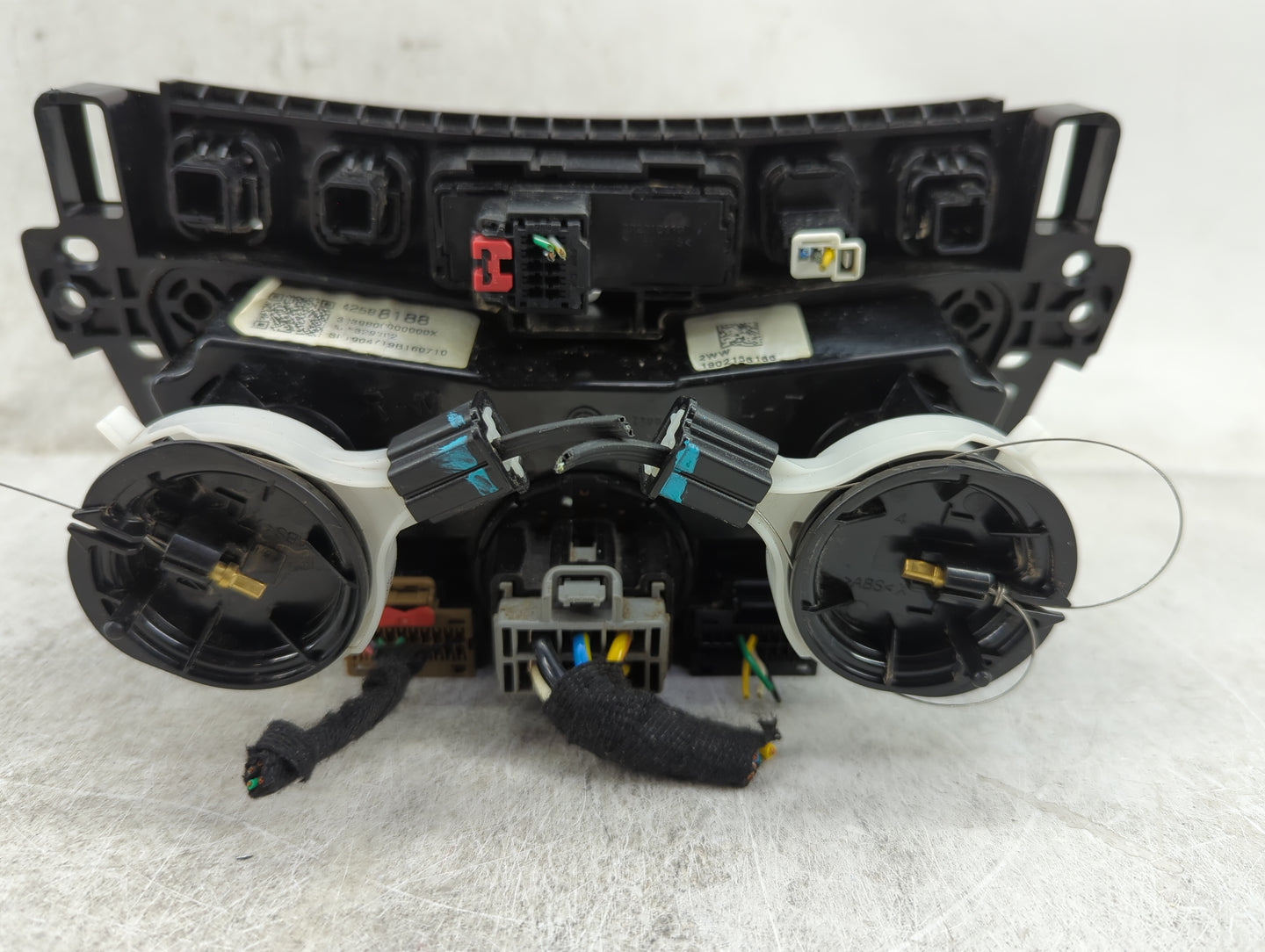 2019 Chevrolet Trax Climate Control Module Temperature AC/Heater Replacement P/N:42588188 Fits OEM Used Auto Parts - Oemused