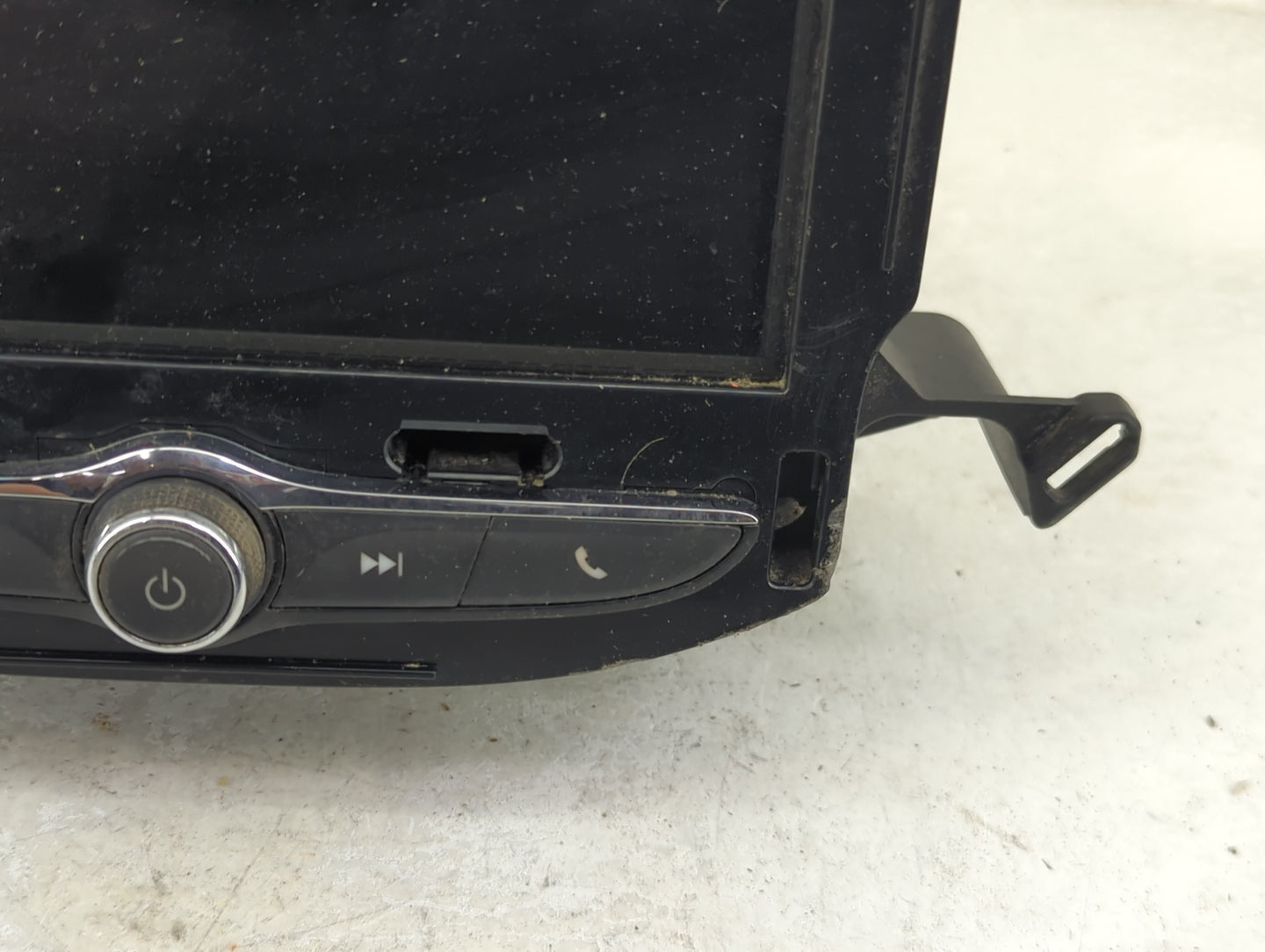 2018-2019 Chevrolet Trax Radio AM FM Cd Player Receiver Replacement P/N:84610605 Fits Fits 2018 2019 OEM Used Auto Parts - O