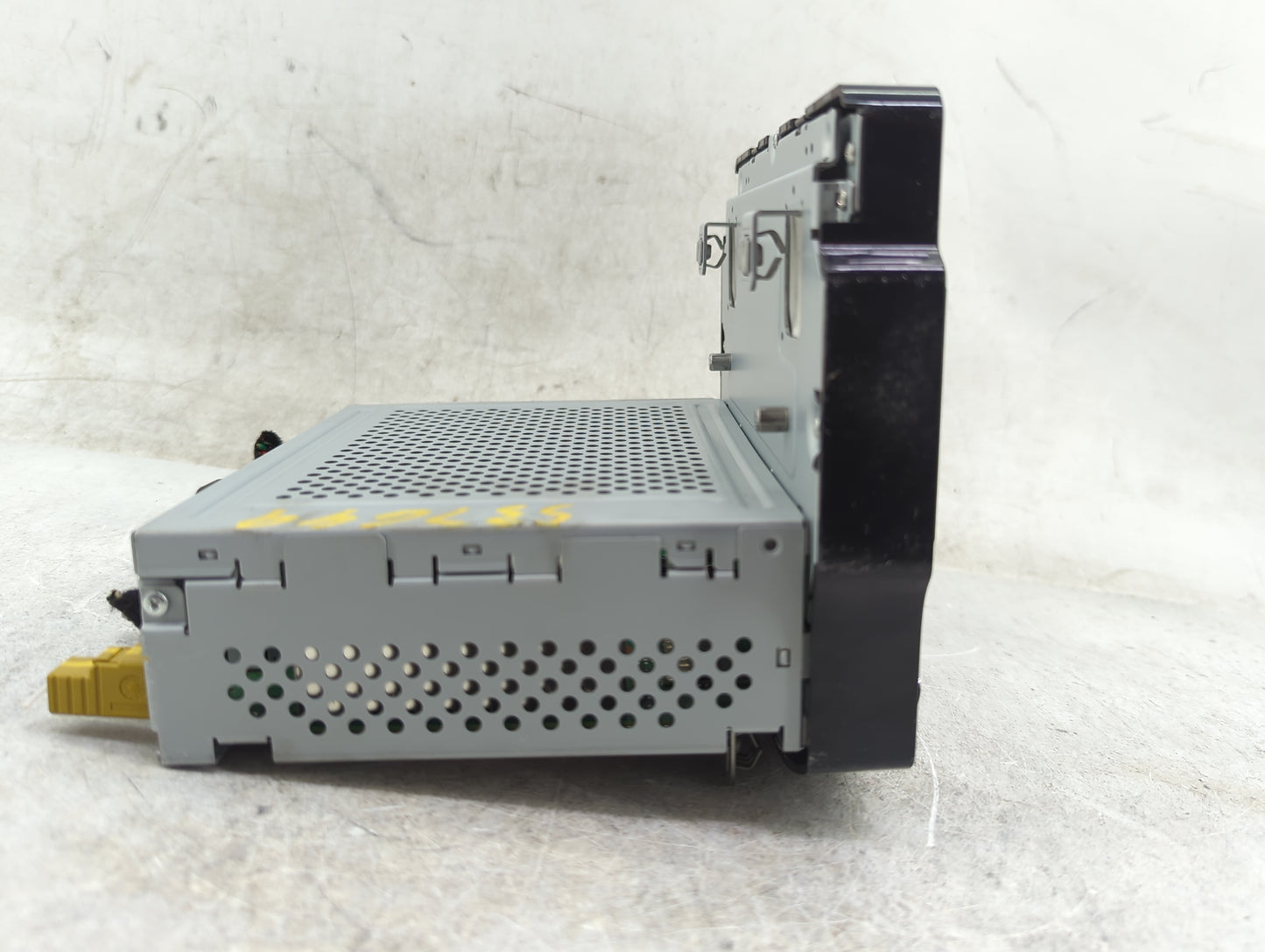 2018-2019 Chevrolet Trax Radio AM FM Cd Player Receiver Replacement P/N:84479949 FT0108A, 2024B-FT0108A Fits Fits 2018 2019 
