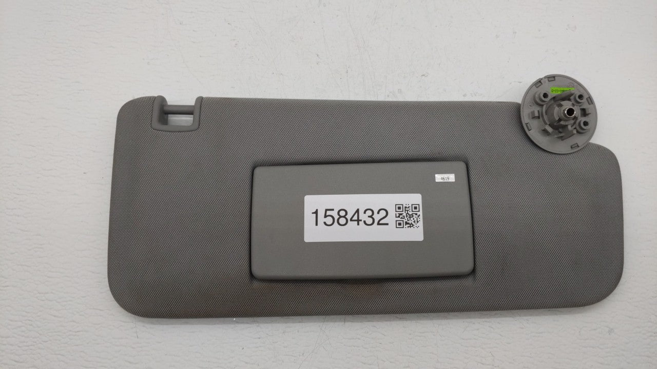 2017-2018 Chevrolet Trax Sun Visor Shade Replacement Passenger Right Mirror Fits Fits 2017 2018 OEM Used Auto Parts - Oemuse