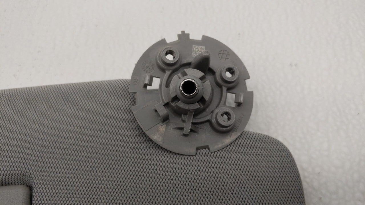 2017-2018 Chevrolet Trax Sun Visor Shade Replacement Passenger Right Mirror Fits Fits 2017 2018 OEM Used Auto Parts - Oemuse