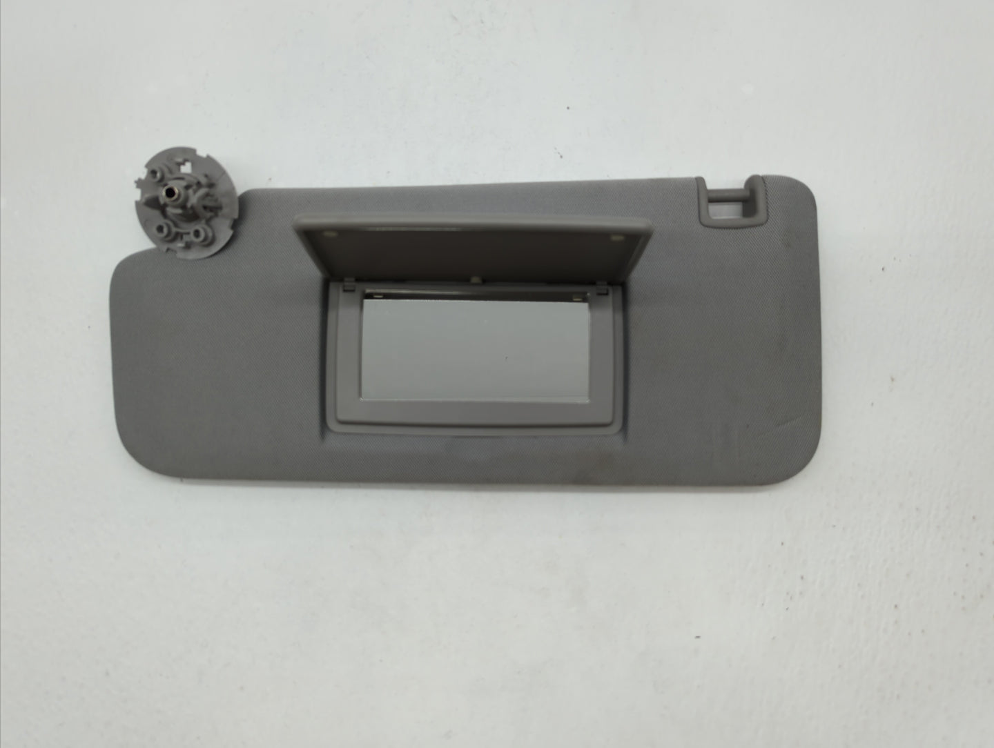 2017-2018 Chevrolet Trax Sun Visor Shade Replacement Driver Left Mirror Fits Fits 2017 2018 OEM Used Auto Parts - Oemusedaut