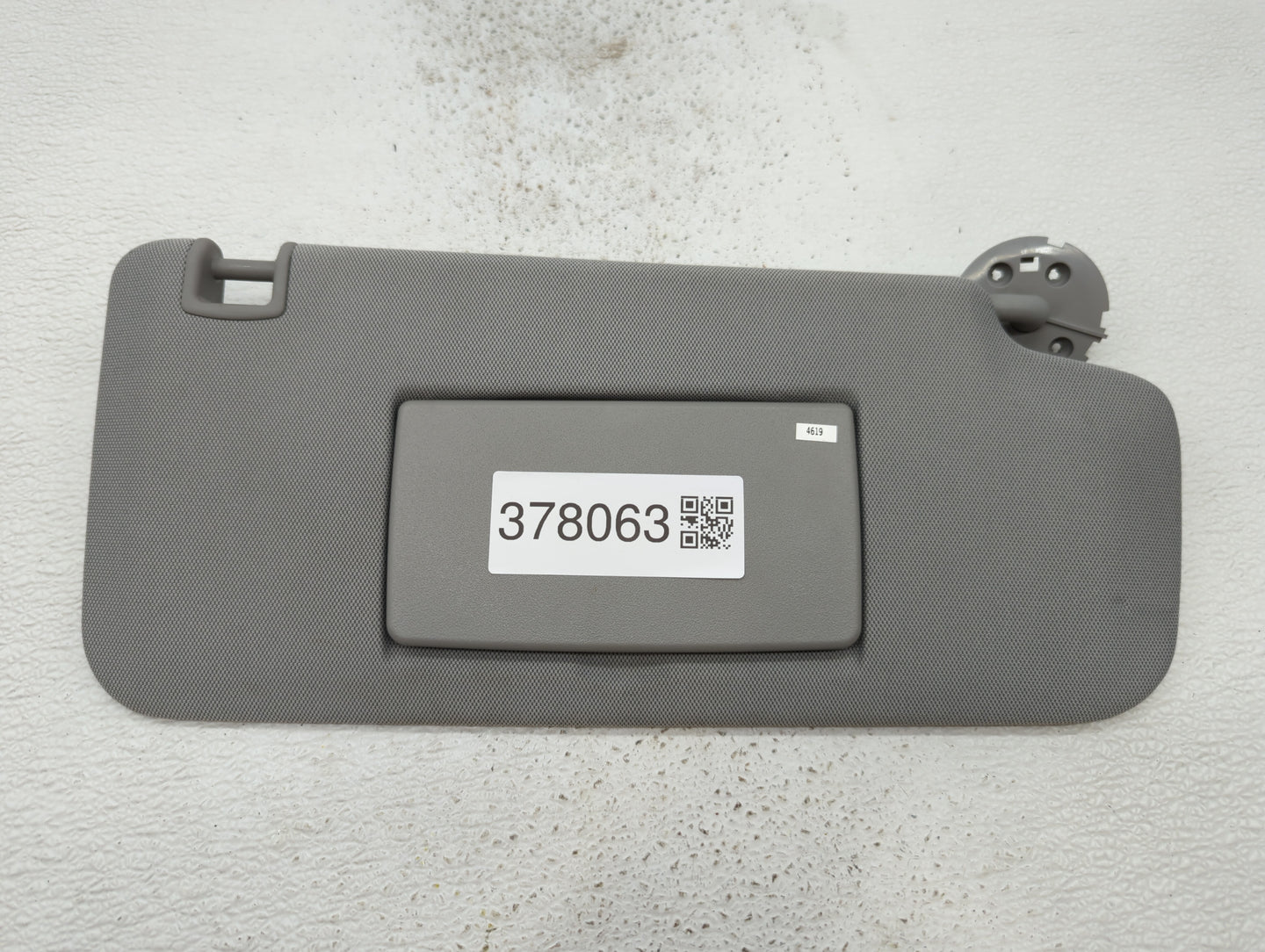 2017-2018 Chevrolet Trax Sun Visor Shade Replacement Passenger Right Mirror Fits Fits 2017 2018 OEM Used Auto Parts - Oemuse