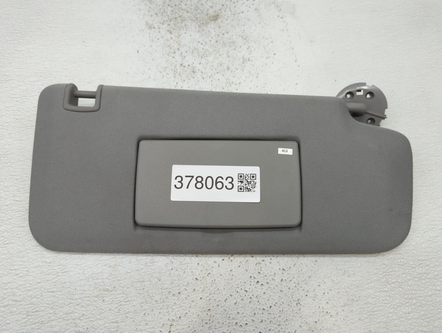 2017-2018 Chevrolet Trax Sun Visor Shade Replacement Passenger Right Mirror Fits Fits 2017 2018 OEM Used Auto Parts - Oemuse