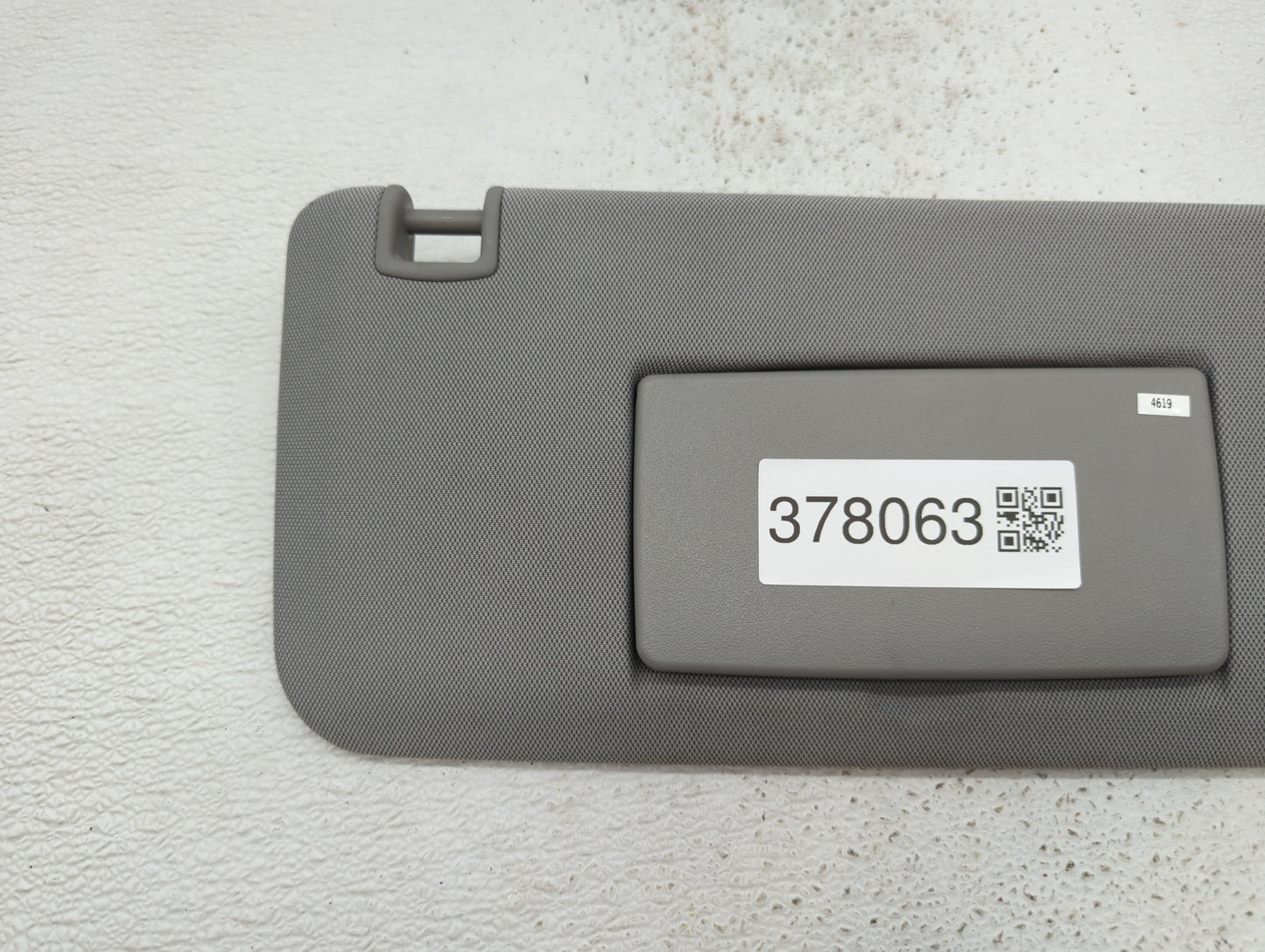 2017-2018 Chevrolet Trax Sun Visor Shade Replacement Passenger Right Mirror Fits Fits 2017 2018 OEM Used Auto Parts - Oemuse