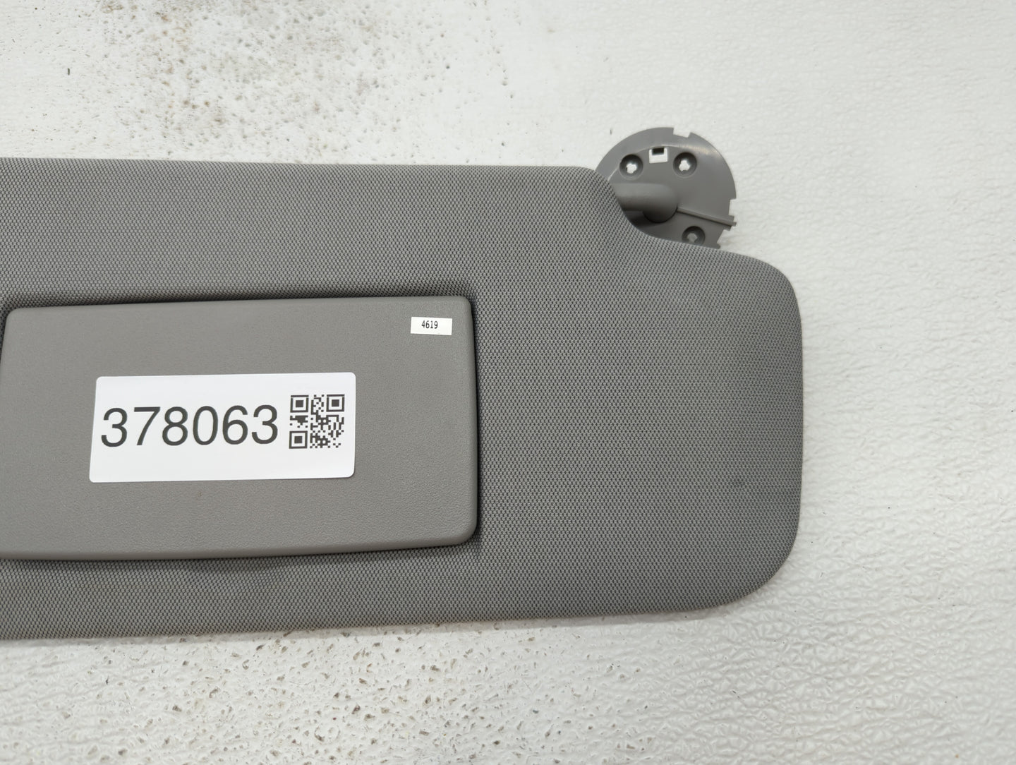 2017-2018 Chevrolet Trax Sun Visor Shade Replacement Passenger Right Mirror Fits Fits 2017 2018 OEM Used Auto Parts - Oemuse