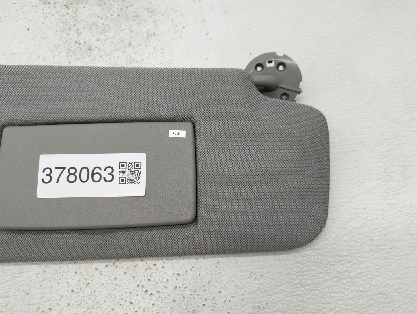 2017-2018 Chevrolet Trax Sun Visor Shade Replacement Passenger Right Mirror Fits Fits 2017 2018 OEM Used Auto Parts - Oemuse