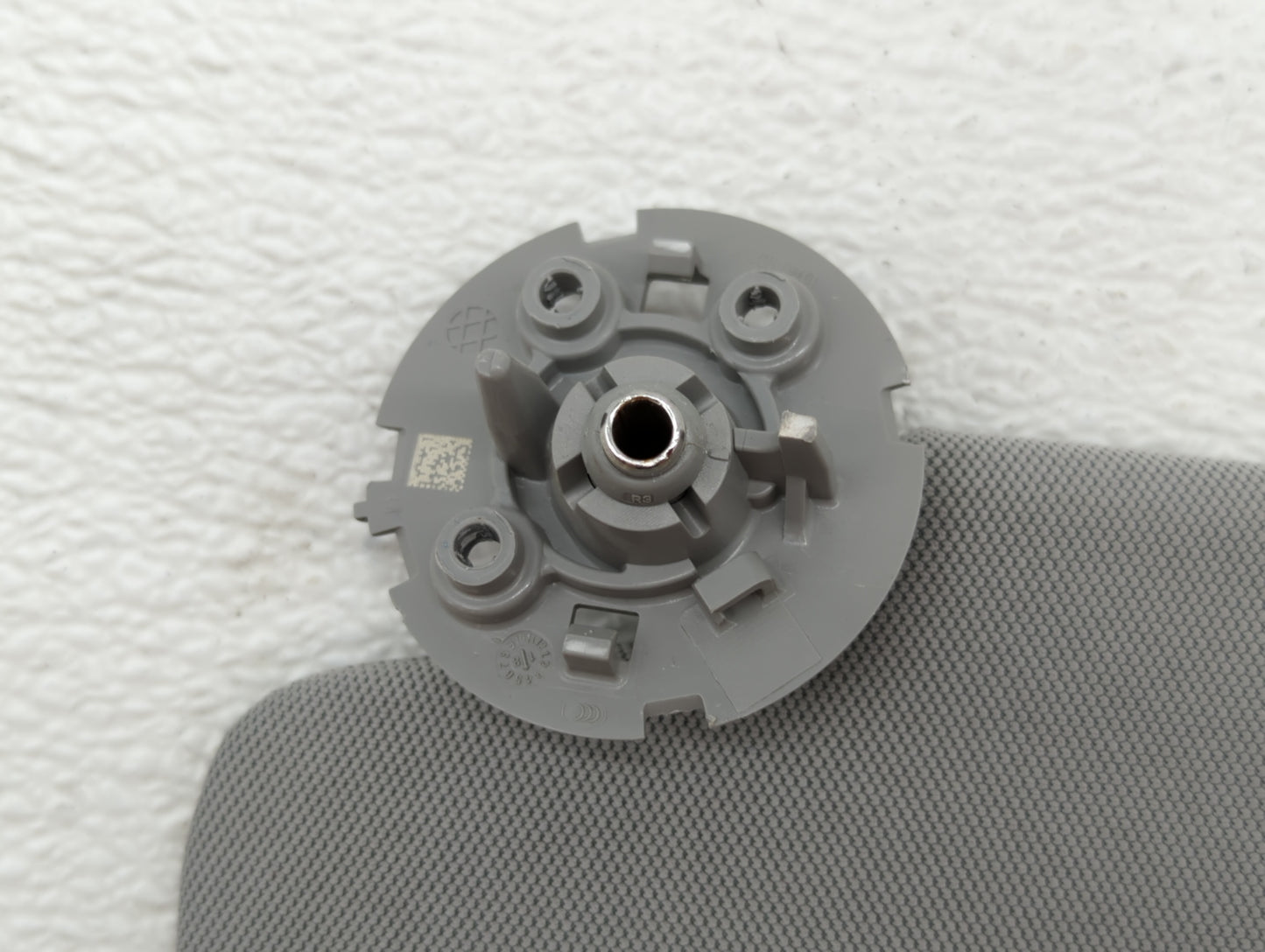 2017-2018 Chevrolet Trax Sun Visor Shade Replacement Passenger Right Mirror Fits Fits 2017 2018 OEM Used Auto Parts - Oemuse