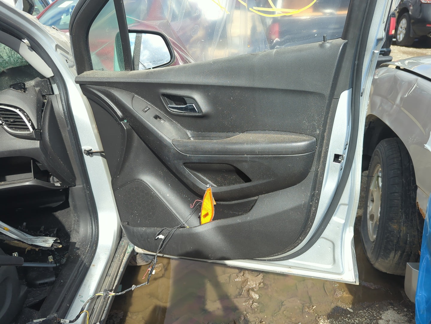2019 Chevrolet Trax Front Right Passenger Interior Door Panel Trim - Oemusedautoparts1.com