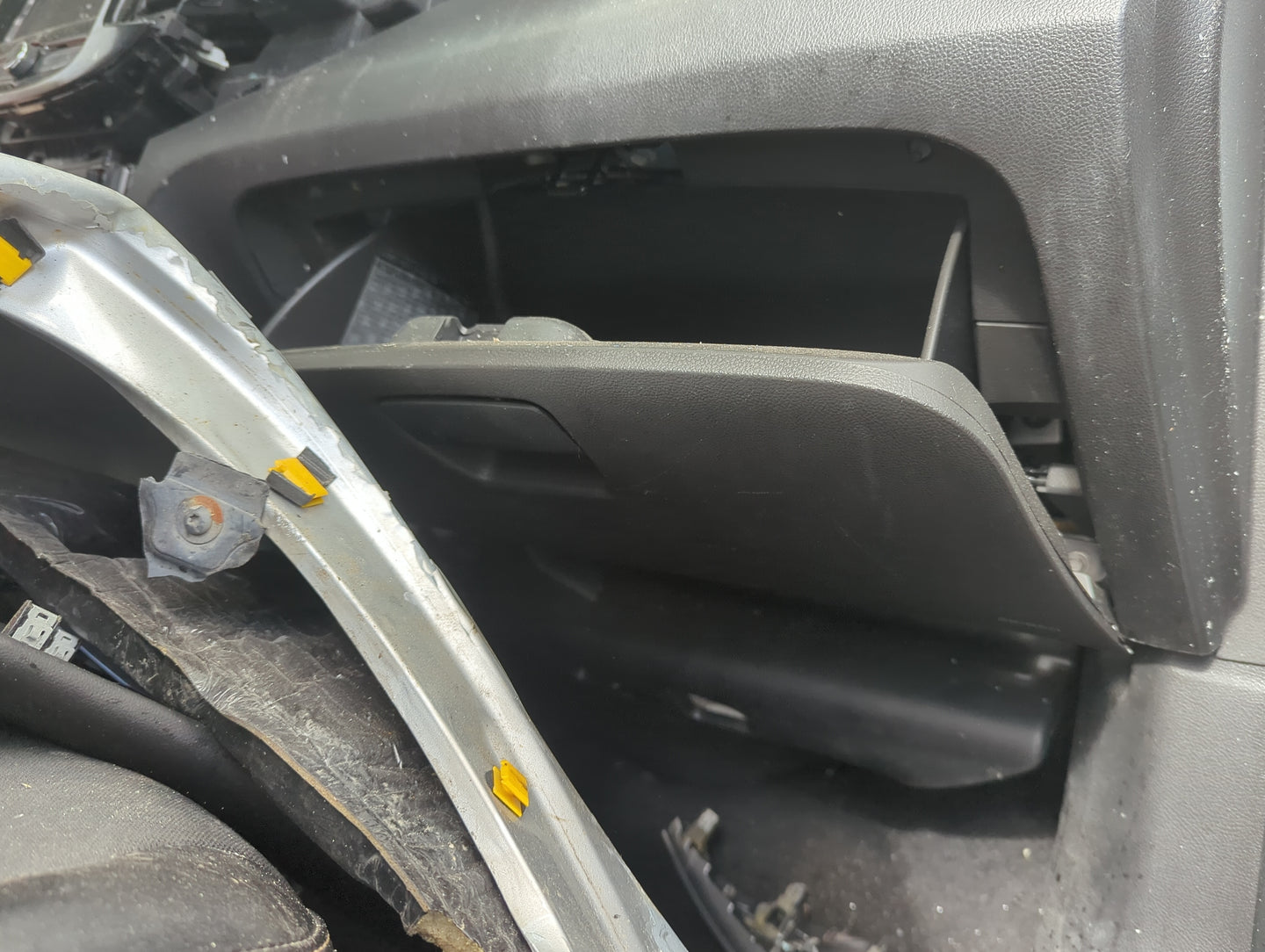 2019 Chevrolet Trax Passenger Glove Box Door Storage Compartment - Oemusedautoparts1.com