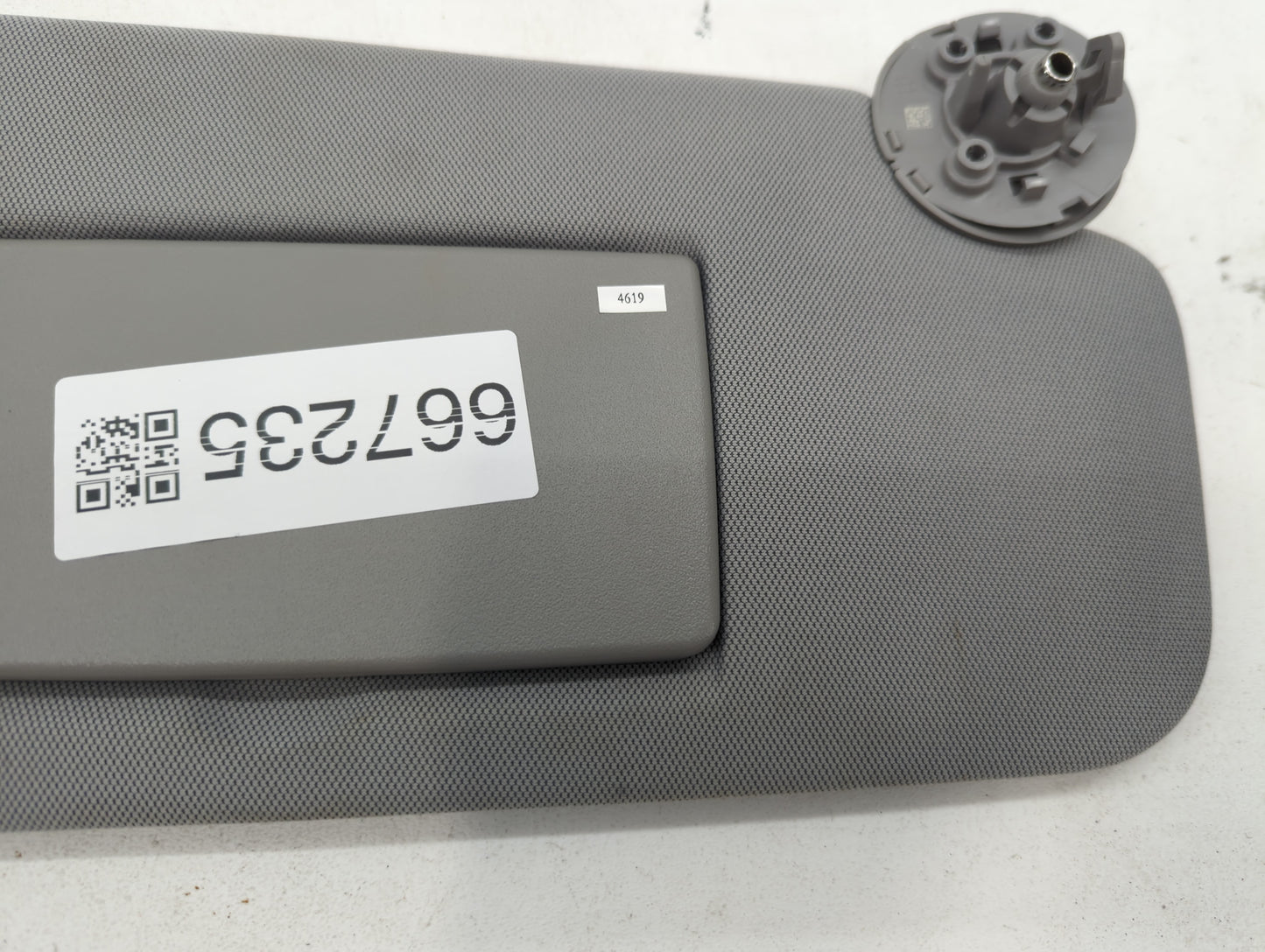 2017-2020 Chevrolet Trax Sun Visor Shade Replacement Passenger Right Mirror Fits Fits 2017 2018 2019 2020 OEM Used Auto Part