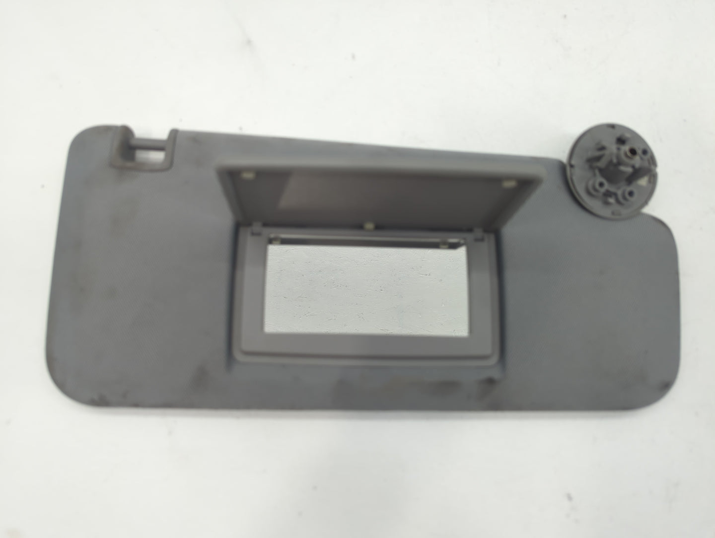 2017-2021 Chevrolet Trax Sun Visor Shade Replacement Passenger Right Mirror Fits Fits 2017 2018 2019 2020 2021 OEM Used Auto