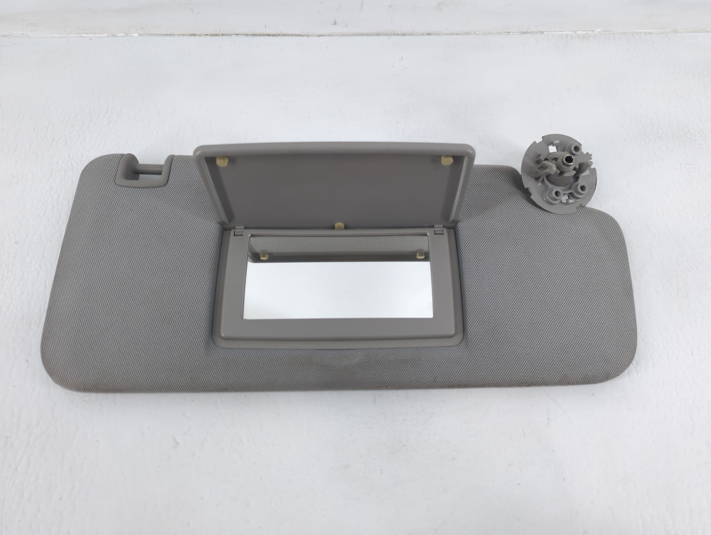 2017-2021 Chevrolet Trax Sun Visor Shade Replacement Passenger Right Mirror Fits Fits 2017 2018 2019 2020 2021 OEM Used Auto