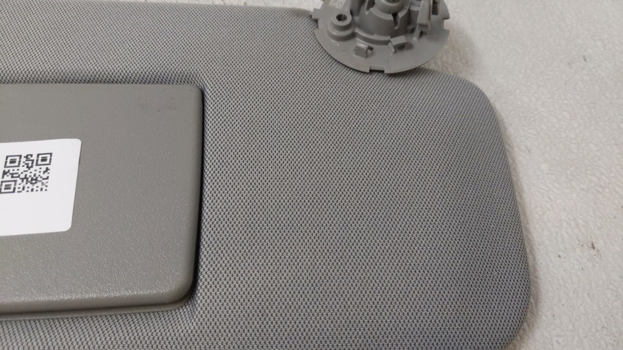 2017-2018 Chevrolet Trax Sun Visor Shade Replacement Passenger Right Mirror Fits Fits 2017 2018 OEM Used Auto Parts - Oemuse