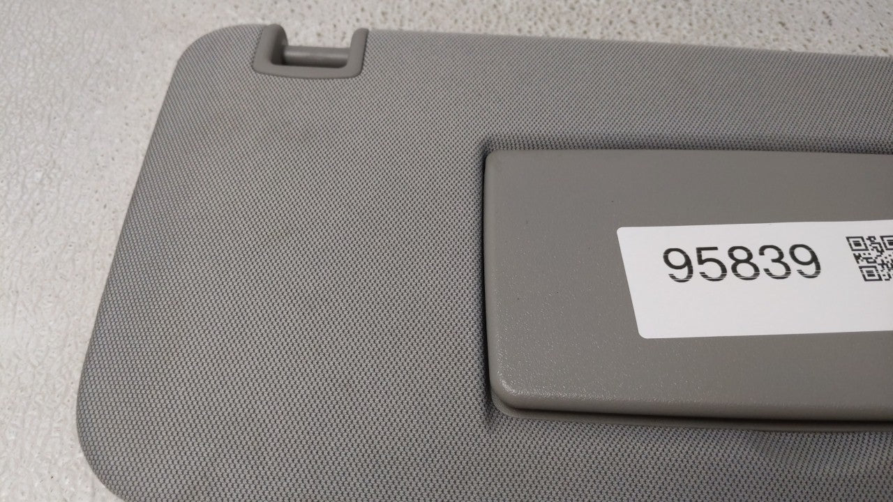 2017-2018 Chevrolet Trax Sun Visor Shade Replacement Passenger Right Mirror Fits Fits 2017 2018 OEM Used Auto Parts - Oemuse