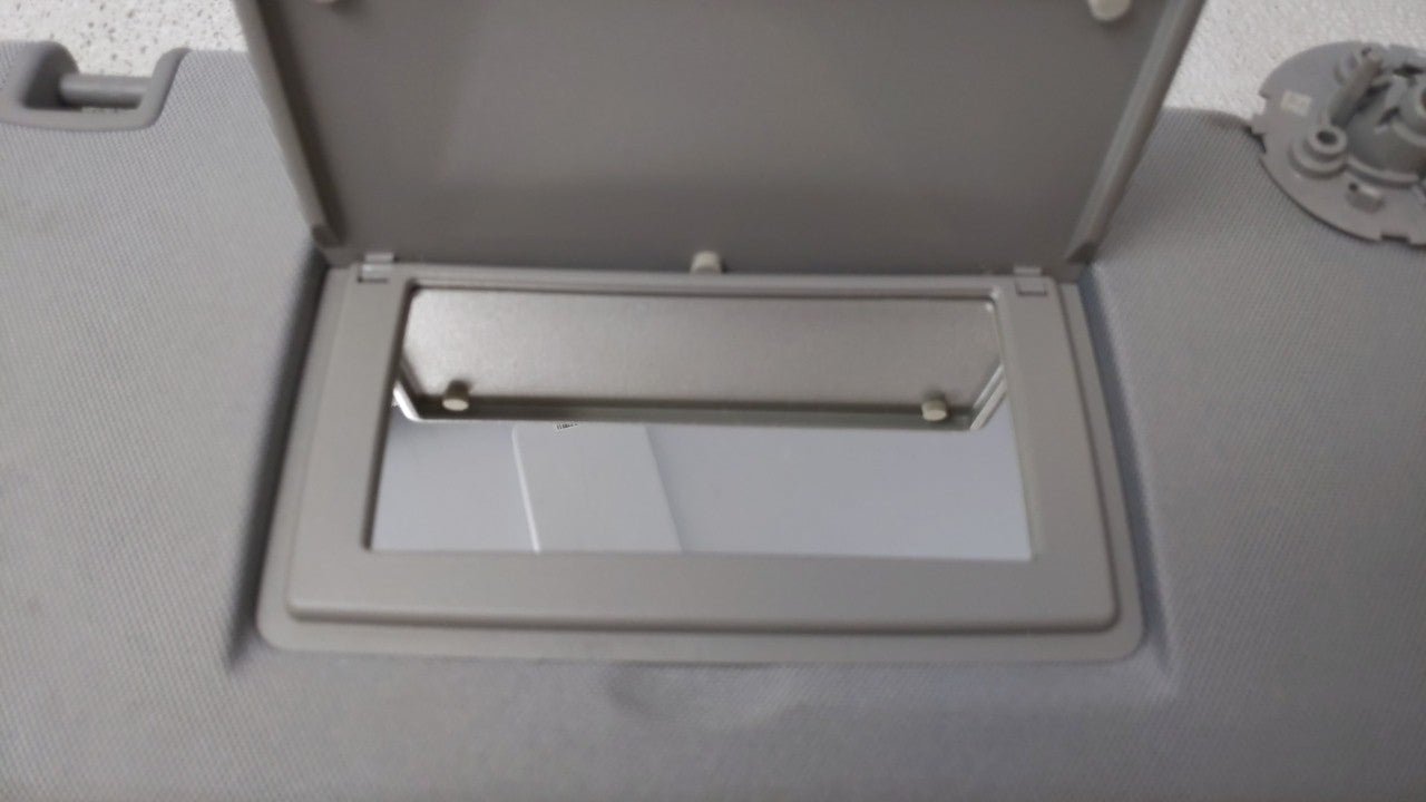 2017-2018 Chevrolet Trax Sun Visor Shade Replacement Passenger Right Mirror Fits Fits 2017 2018 OEM Used Auto Parts - Oemuse