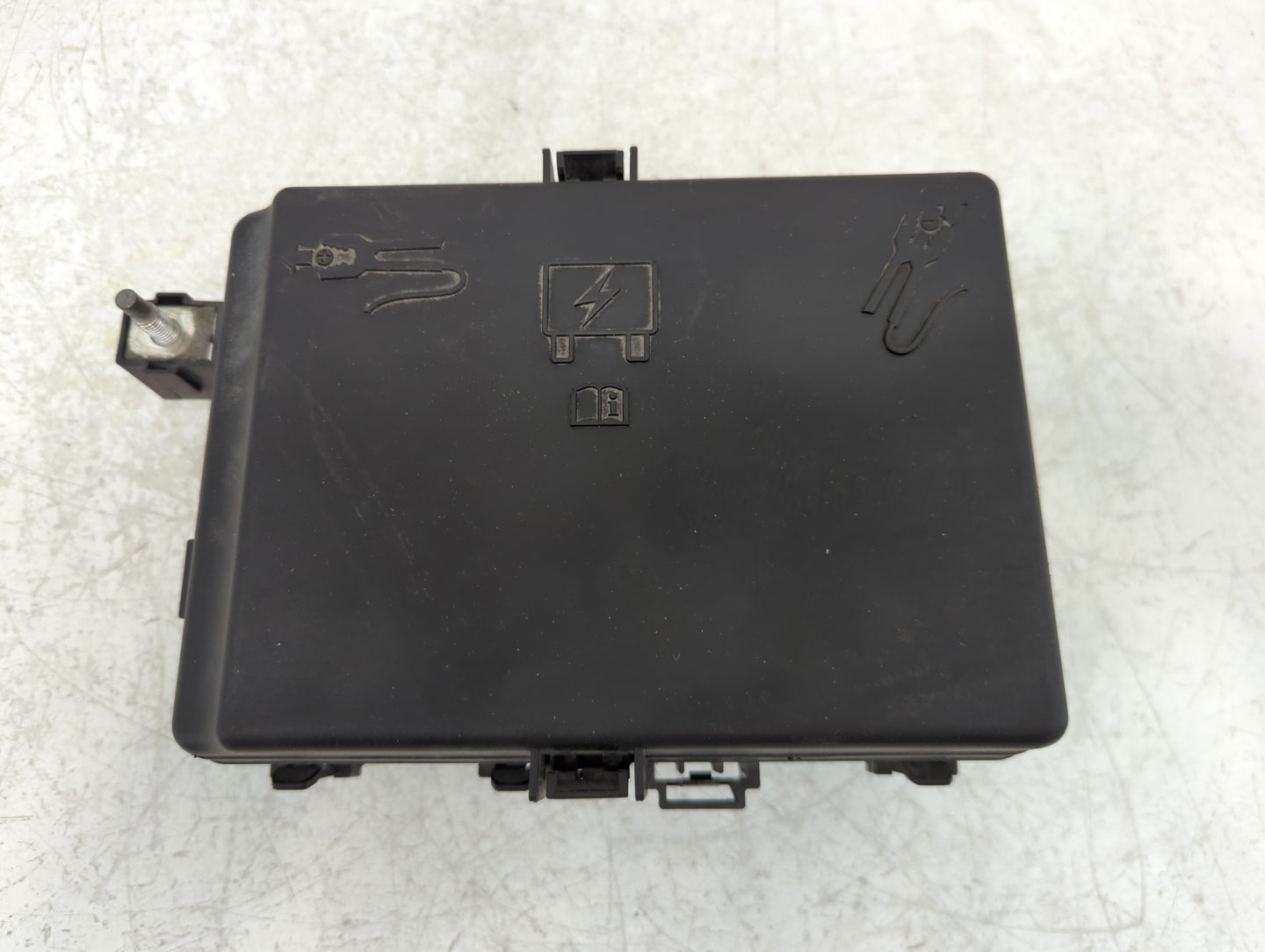 2019 Chrysler 300 Fusebox Fuse Box Panel Relay Module P/N:P68384800AC Fits OEM Used Auto Parts - Oemusedautoparts1.com