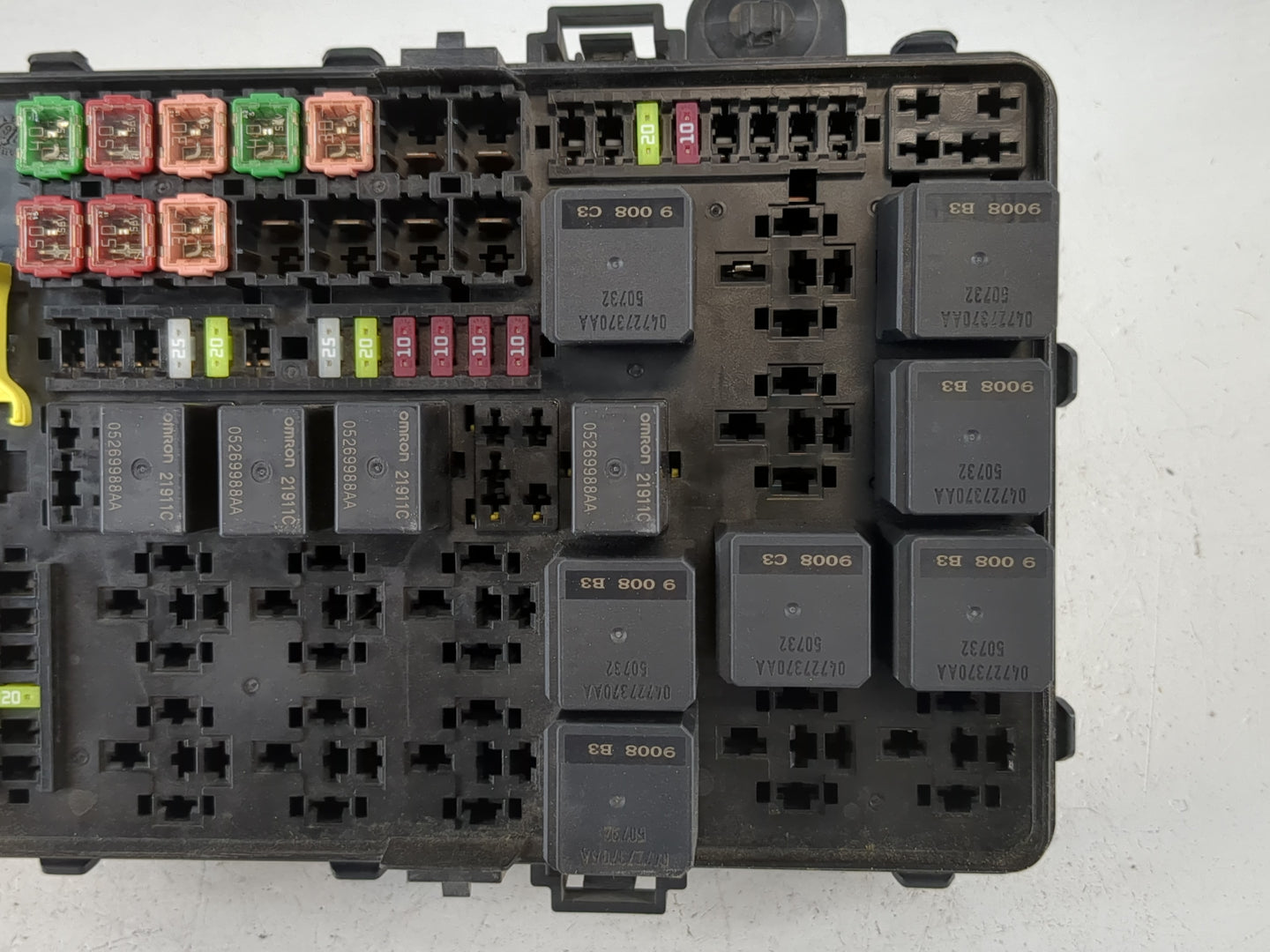2019 Chrysler 300 Fusebox Fuse Box Panel Relay Module P/N:P68384800AC Fits OEM Used Auto Parts - Oemusedautoparts1.com