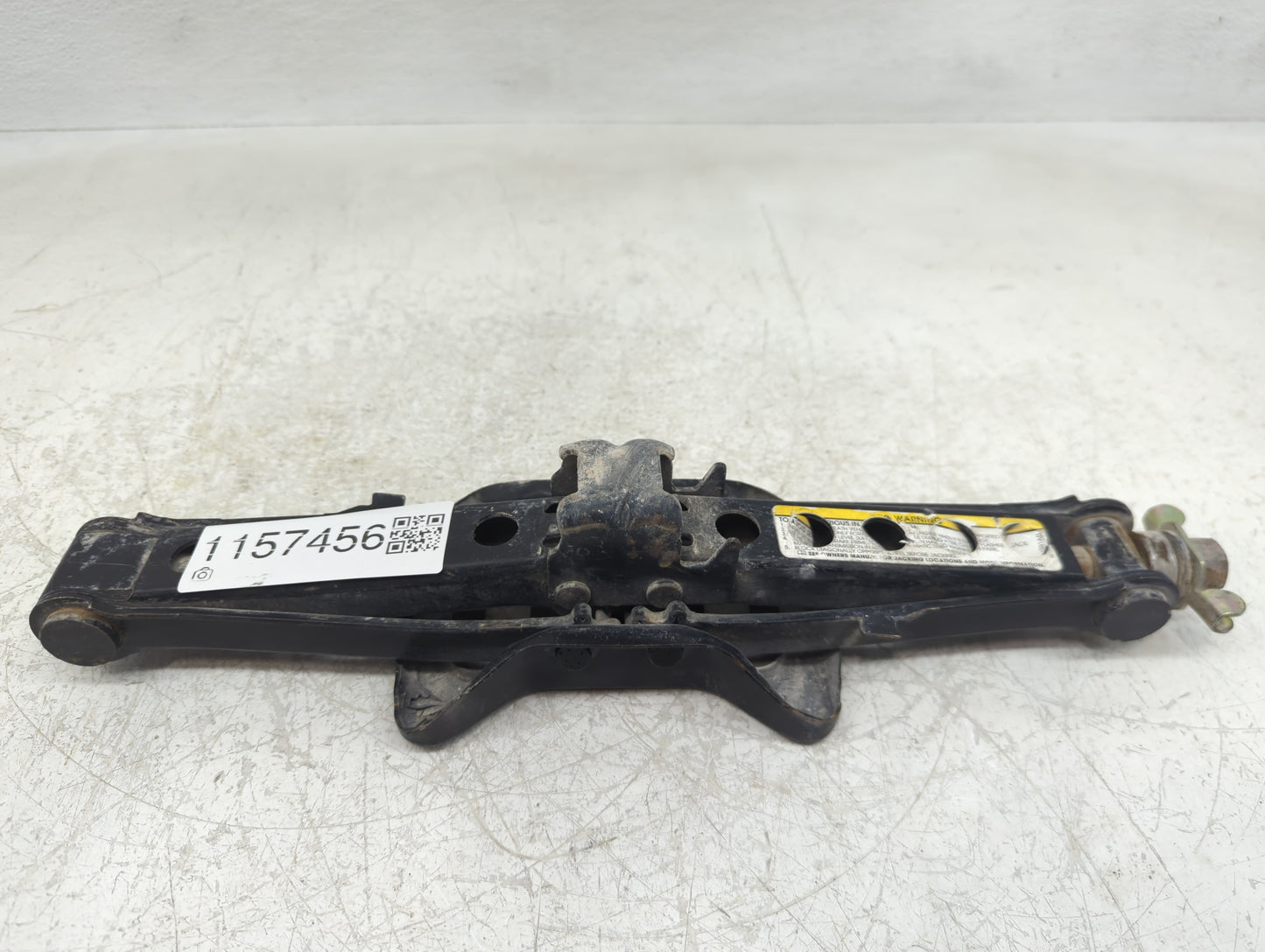 2019 Chrysler 300 Spare Scissor Car Jack - Oemusedautoparts1.com