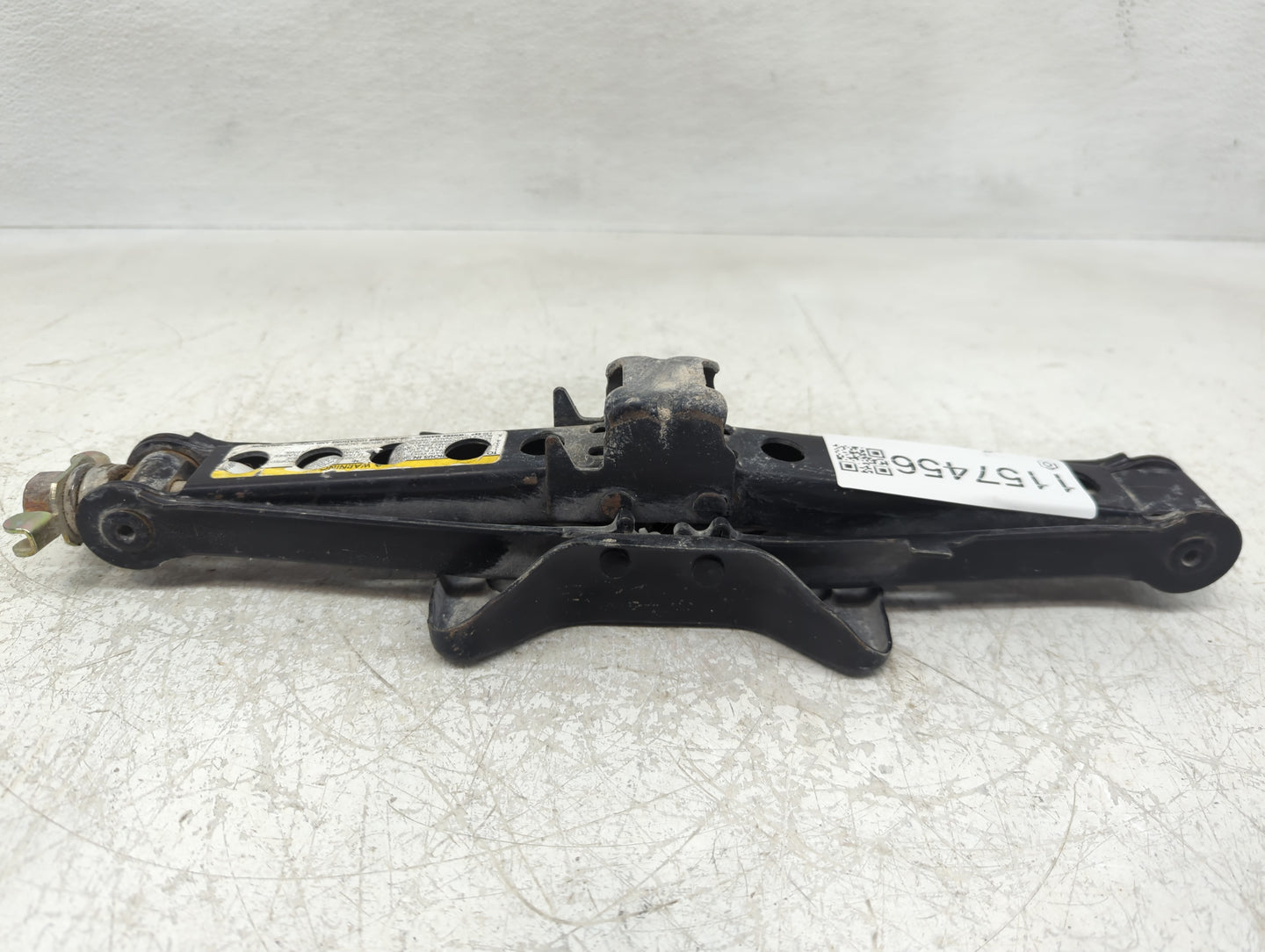 2019 Chrysler 300 Spare Scissor Car Jack - Oemusedautoparts1.com