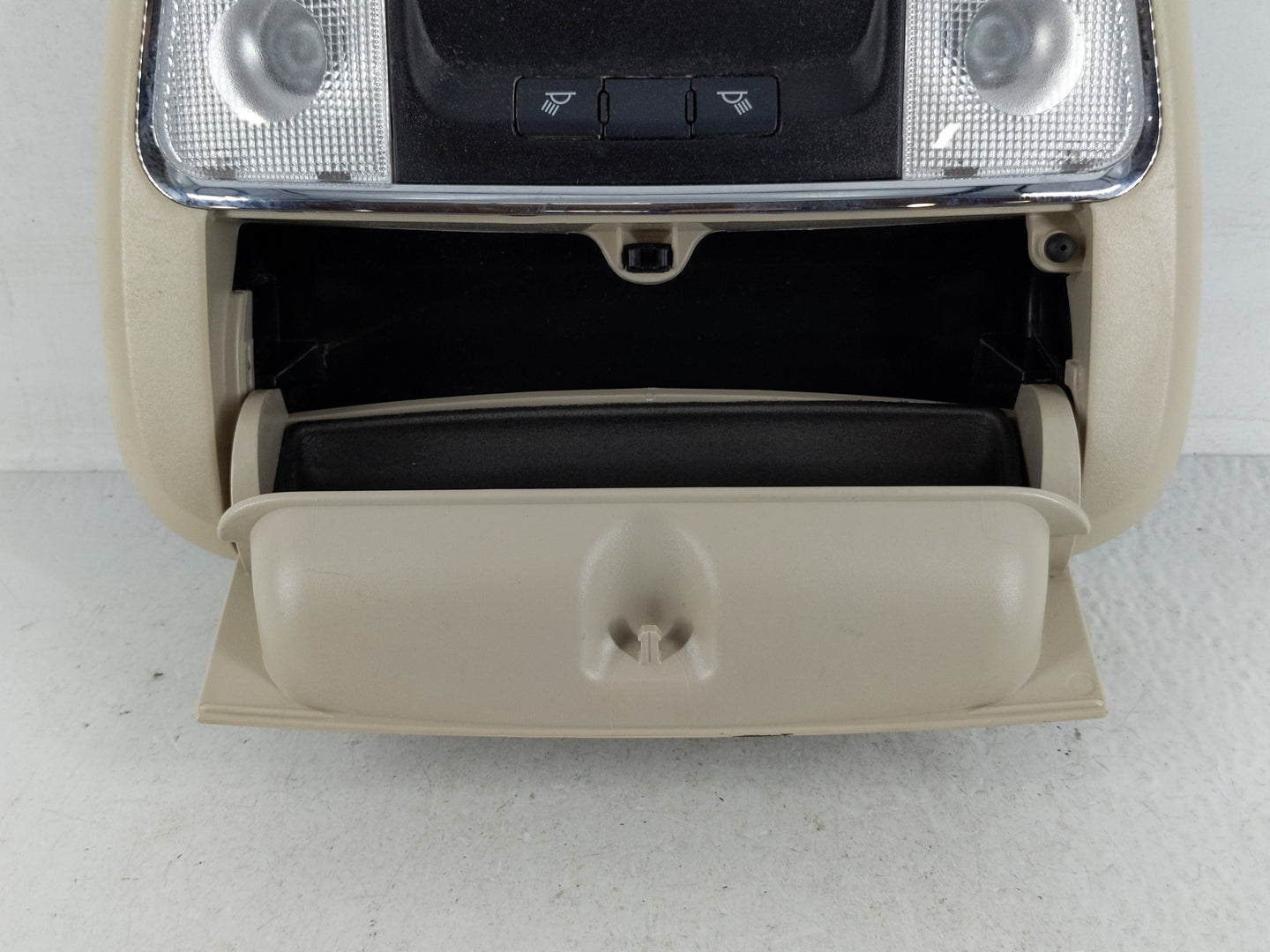 2019 Chrysler 300 Overhead Roof Console - Oemusedautoparts1.com