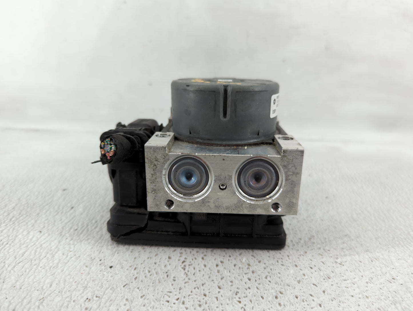 2018-2022 Chrysler 300 ABS Pump Control Module Replacement P/N:P68394697AD Fits Fits 2018 2019 2020 2021 2022 OEM Used Auto 