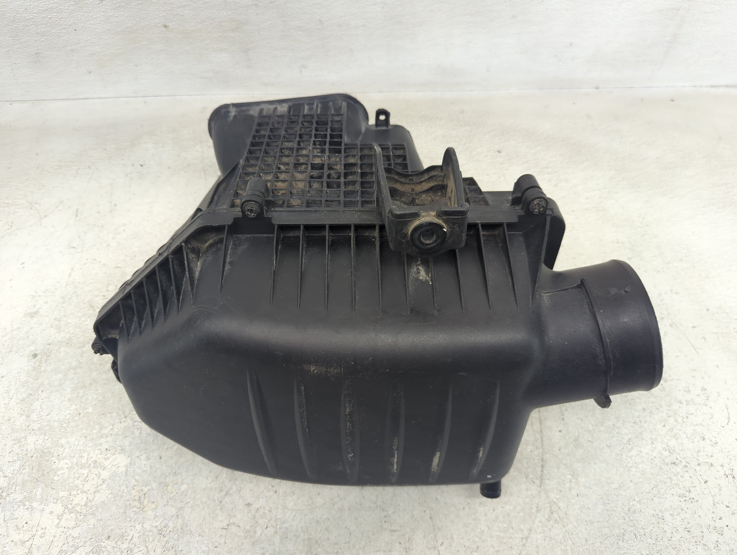 2011-2019 Chrysler 300 Air Cleaner Intake-duct Hose Tube - Oemusedautoparts1.com