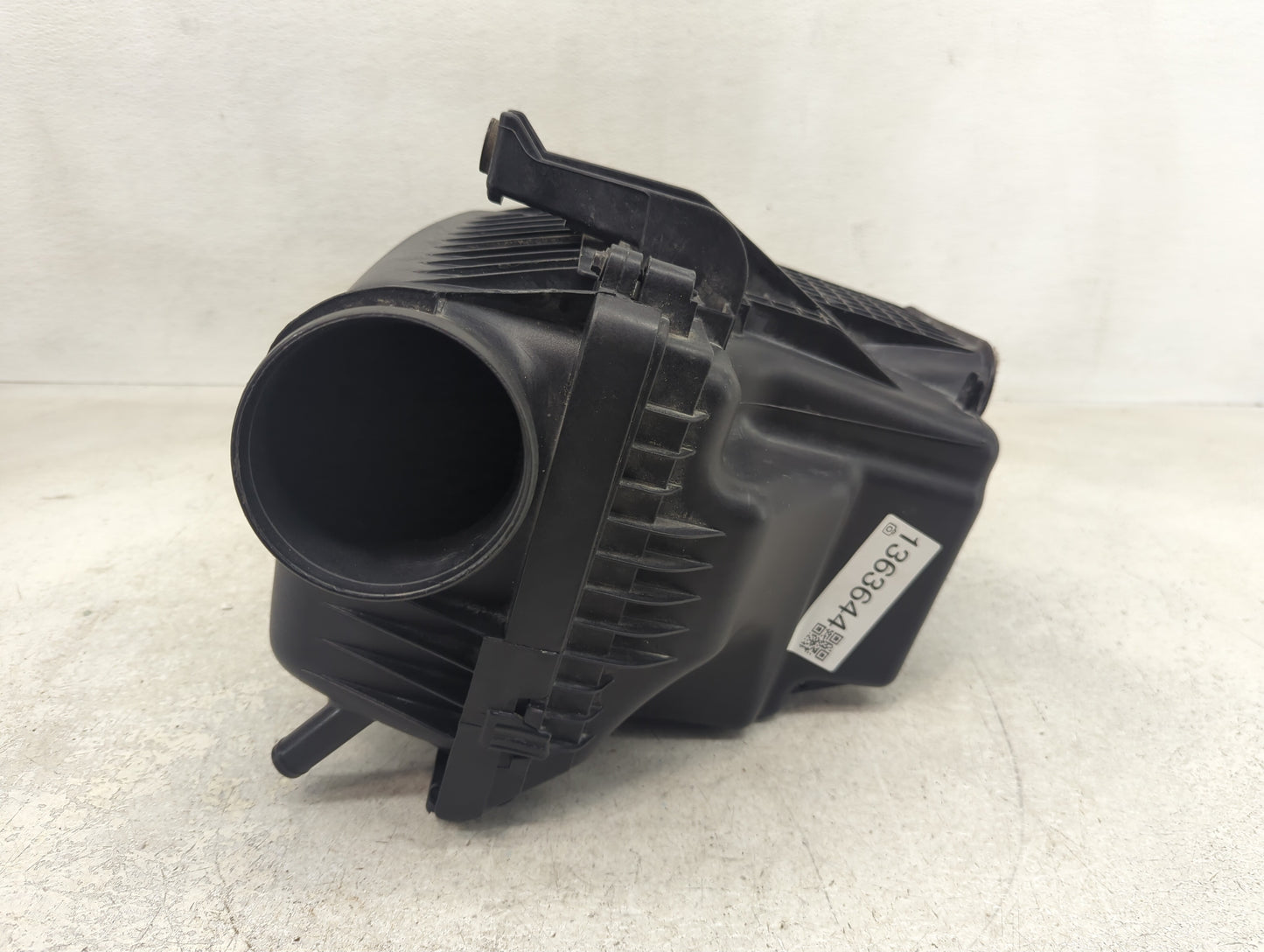 2011-2019 Chrysler 300 Air Cleaner Intake-duct Hose Tube - Oemusedautoparts1.com