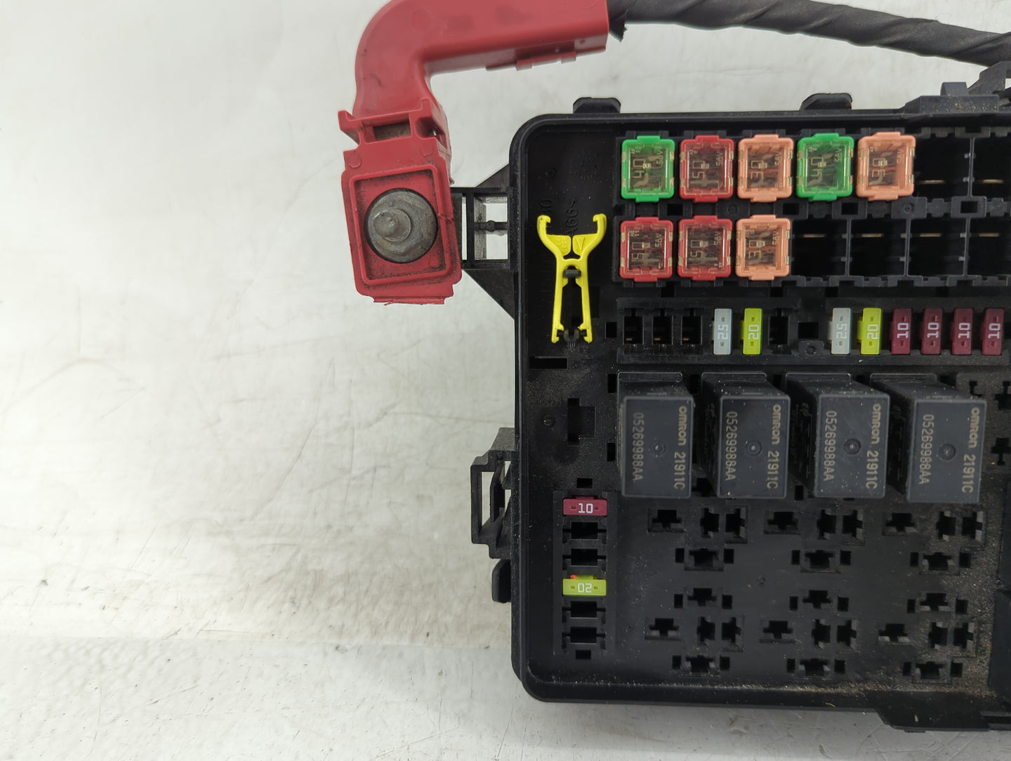 2019 Chrysler 300 Fusebox Fuse Box Panel Relay Module P/N:7171-5690-30 05269988AA, 04727370AA, 68384817 Fits OEM Used Auto P
