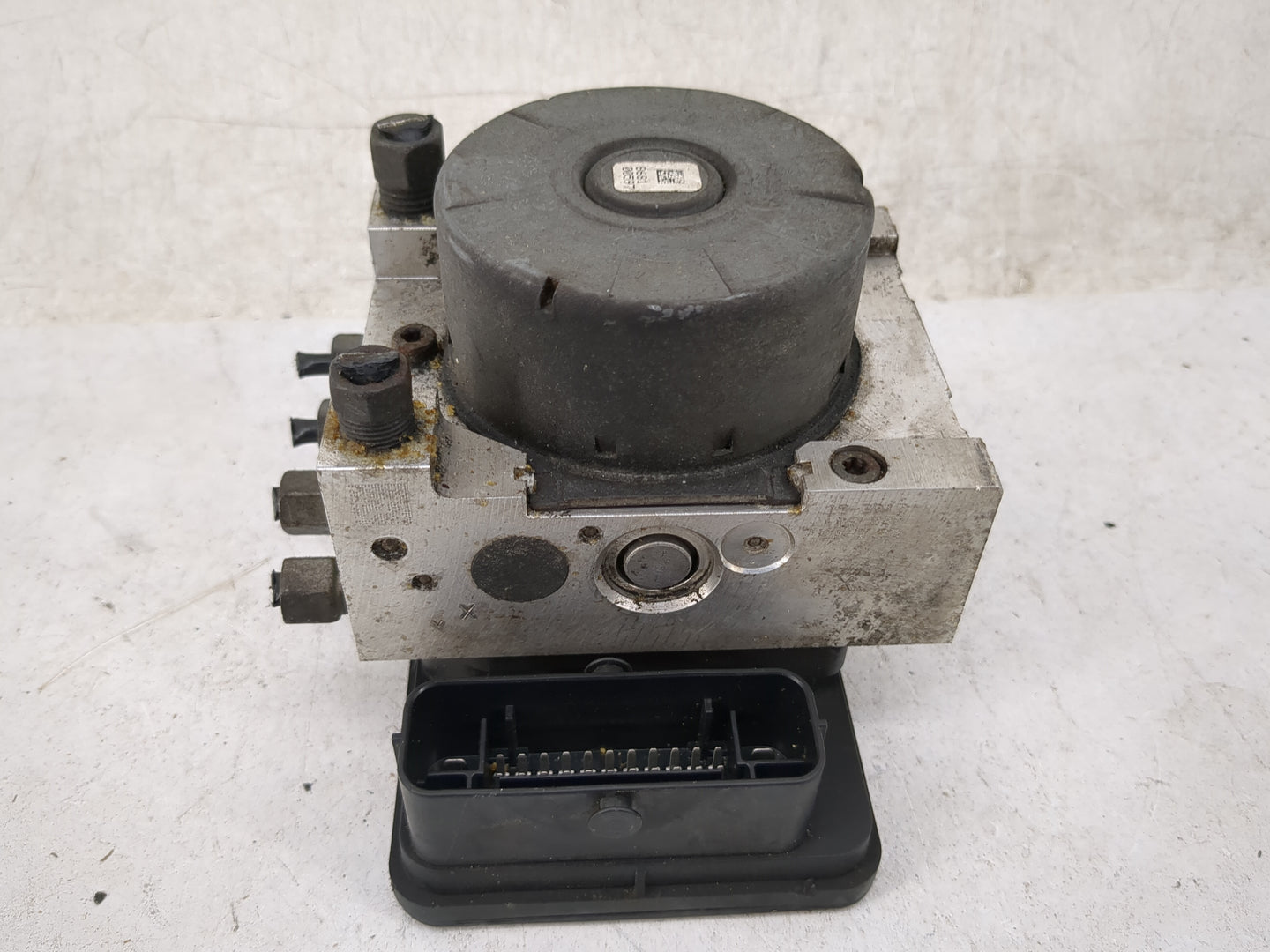 2018-2022 Chrysler 300 ABS Pump Control Module Replacement P/N:P68394697AD Fits Fits 2018 2019 2020 2021 2022 OEM Used Auto 
