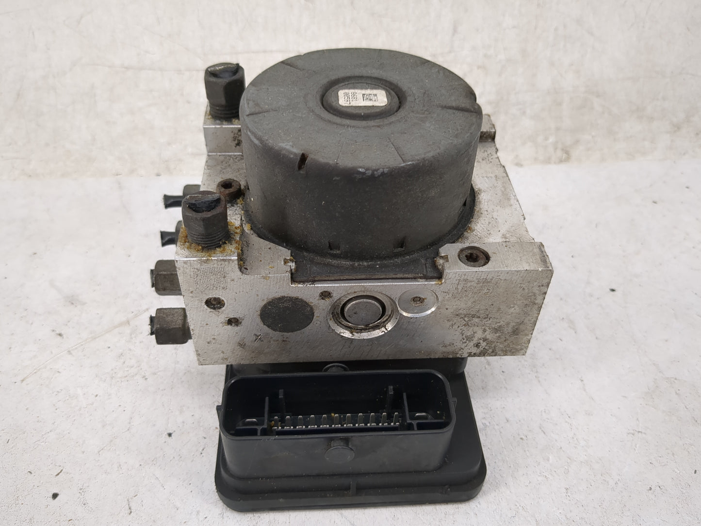 2018-2022 Chrysler 300 ABS Pump Control Module Replacement P/N:P68394697AD Fits Fits 2018 2019 2020 2021 2022 OEM Used Auto 