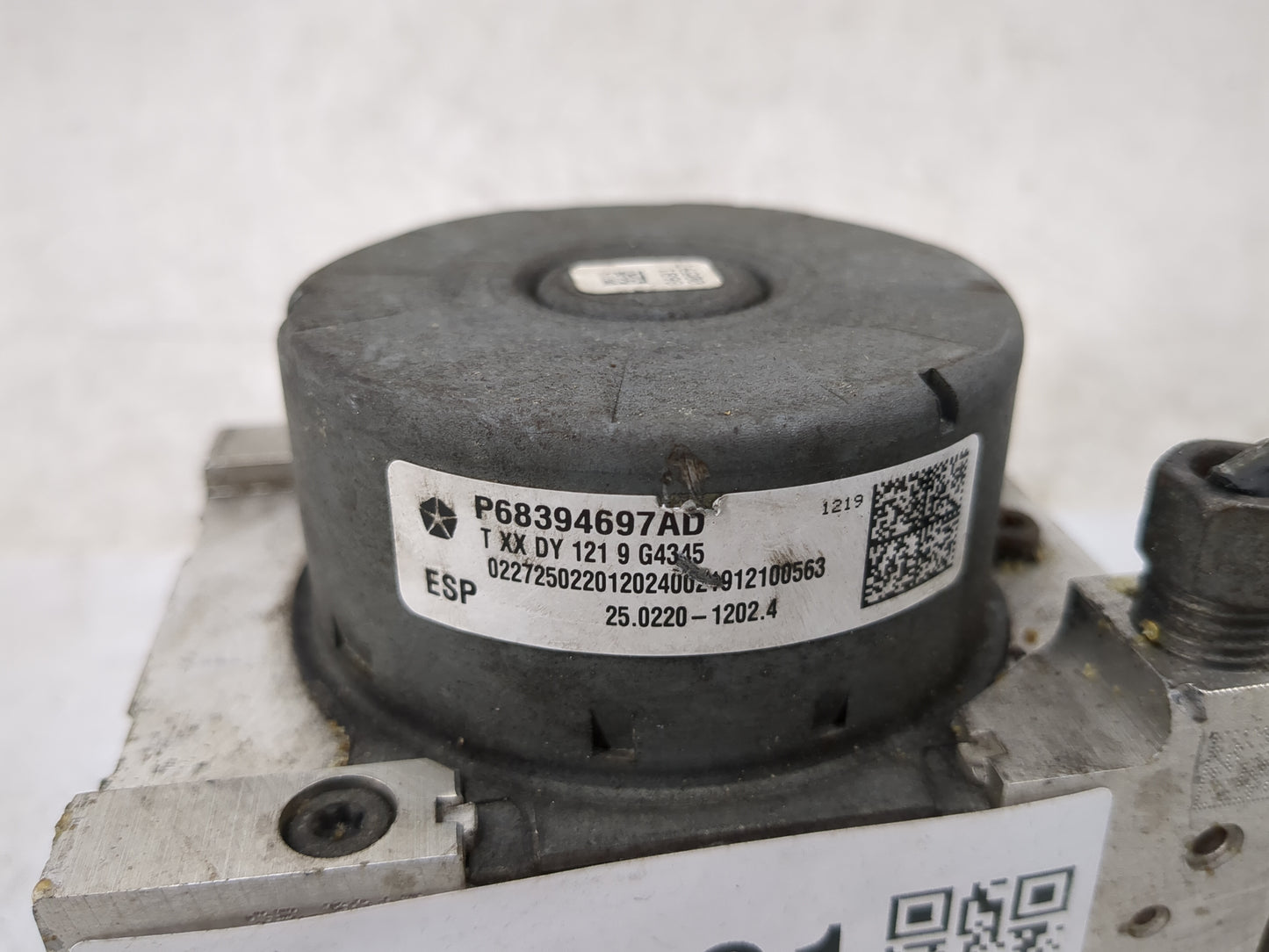 2018-2022 Chrysler 300 ABS Pump Control Module Replacement P/N:P68394697AD Fits Fits 2018 2019 2020 2021 2022 OEM Used Auto 