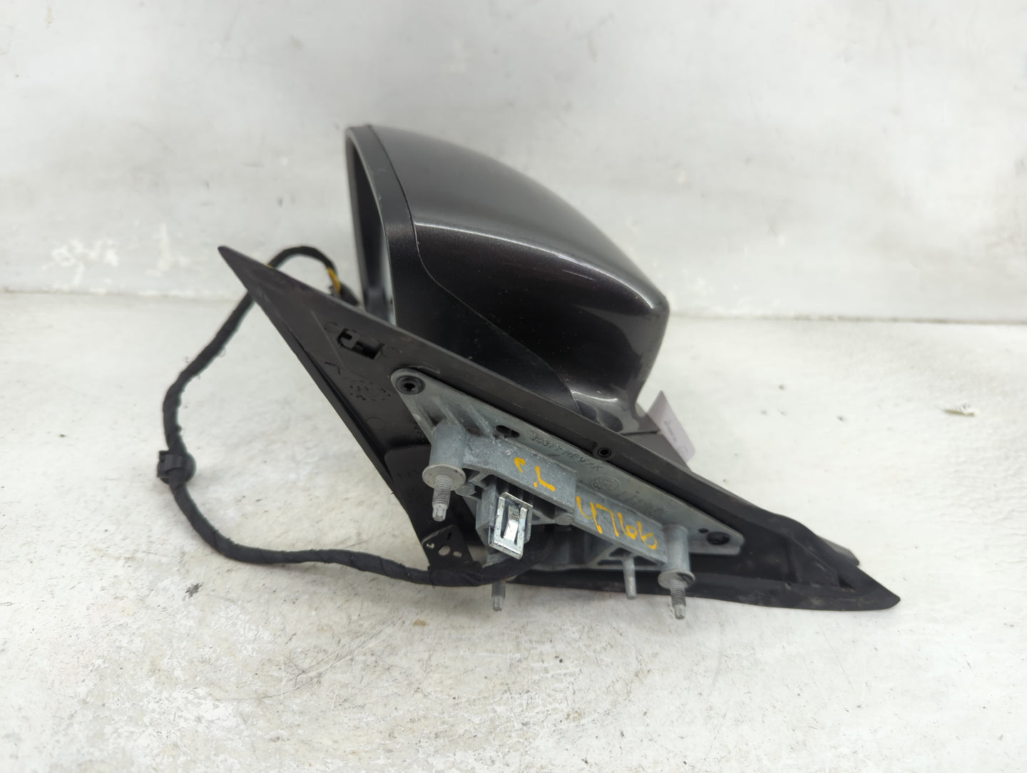 2015-2022 Chrysler 300 Driver Side View Mirror - Left Door Mirror OEM Used - Oemusedautoparts1.com