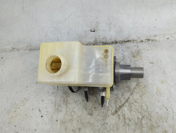 2009-2022 Chrysler 300 Brake Master Cylinder 1490497 - Oemusedautoparts1.com