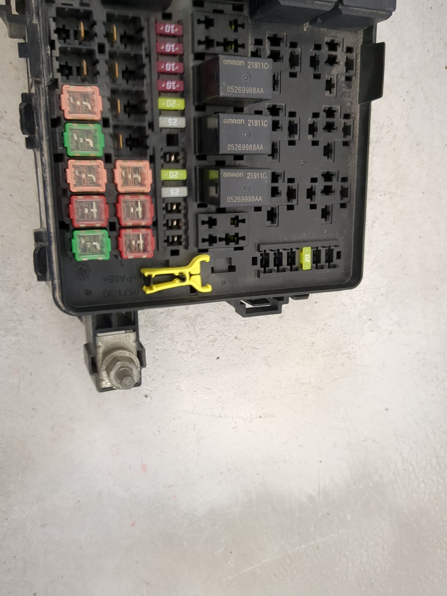 2012-2014 Chrysler 300 Fusebox Fuse Box Panel Relay Module P/N:68384800AC AWH2899XD22, 76238CW Fits Fits 2012 2013 2014 OEM 