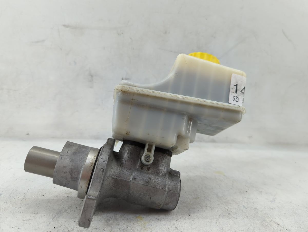 2009-2022 Chrysler 300 Brake Master Cylinder 1498712 - Oemusedautoparts1.com
