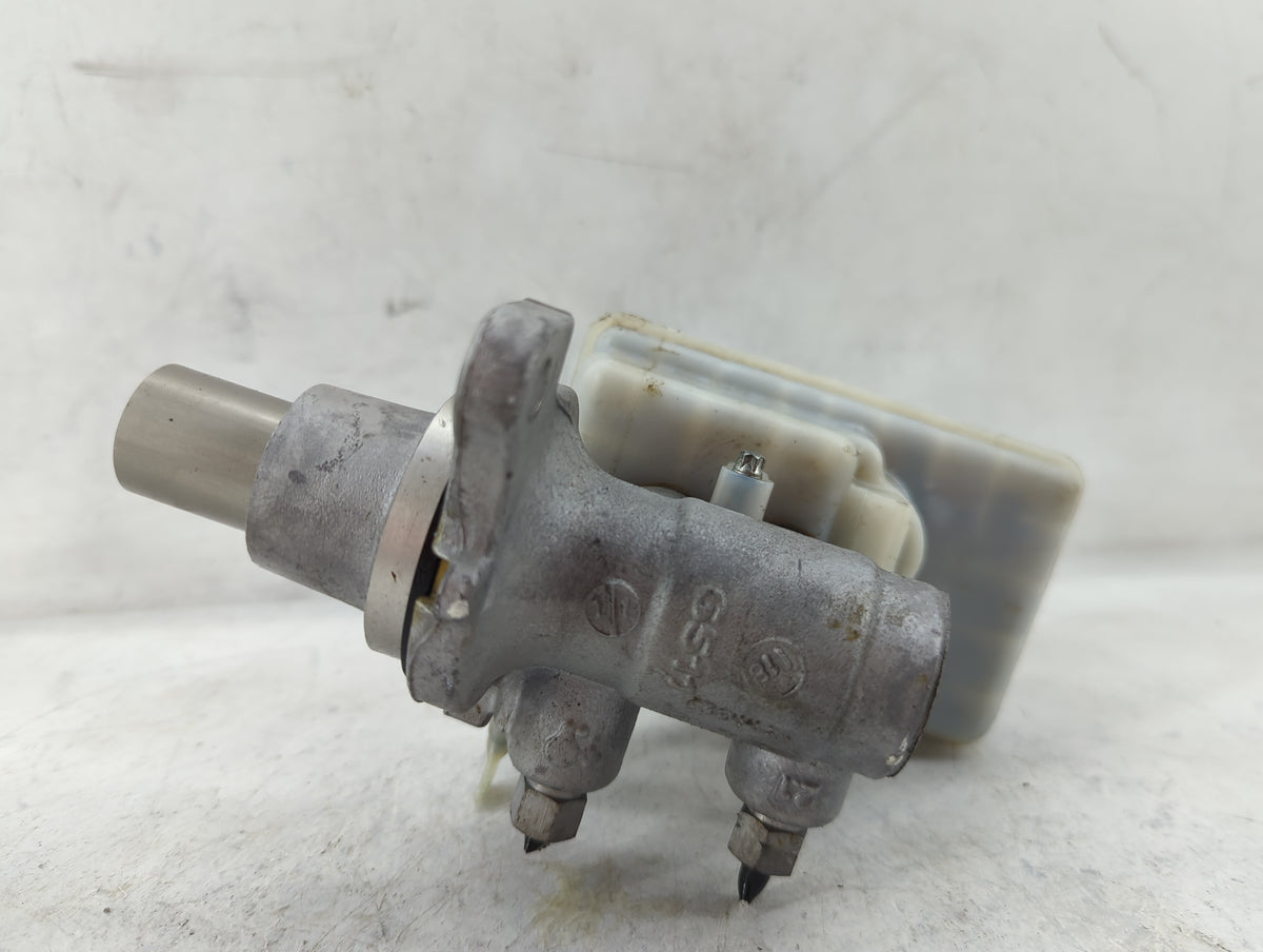 2009-2022 Chrysler 300 Brake Master Cylinder 1498712 - Oemusedautoparts1.com