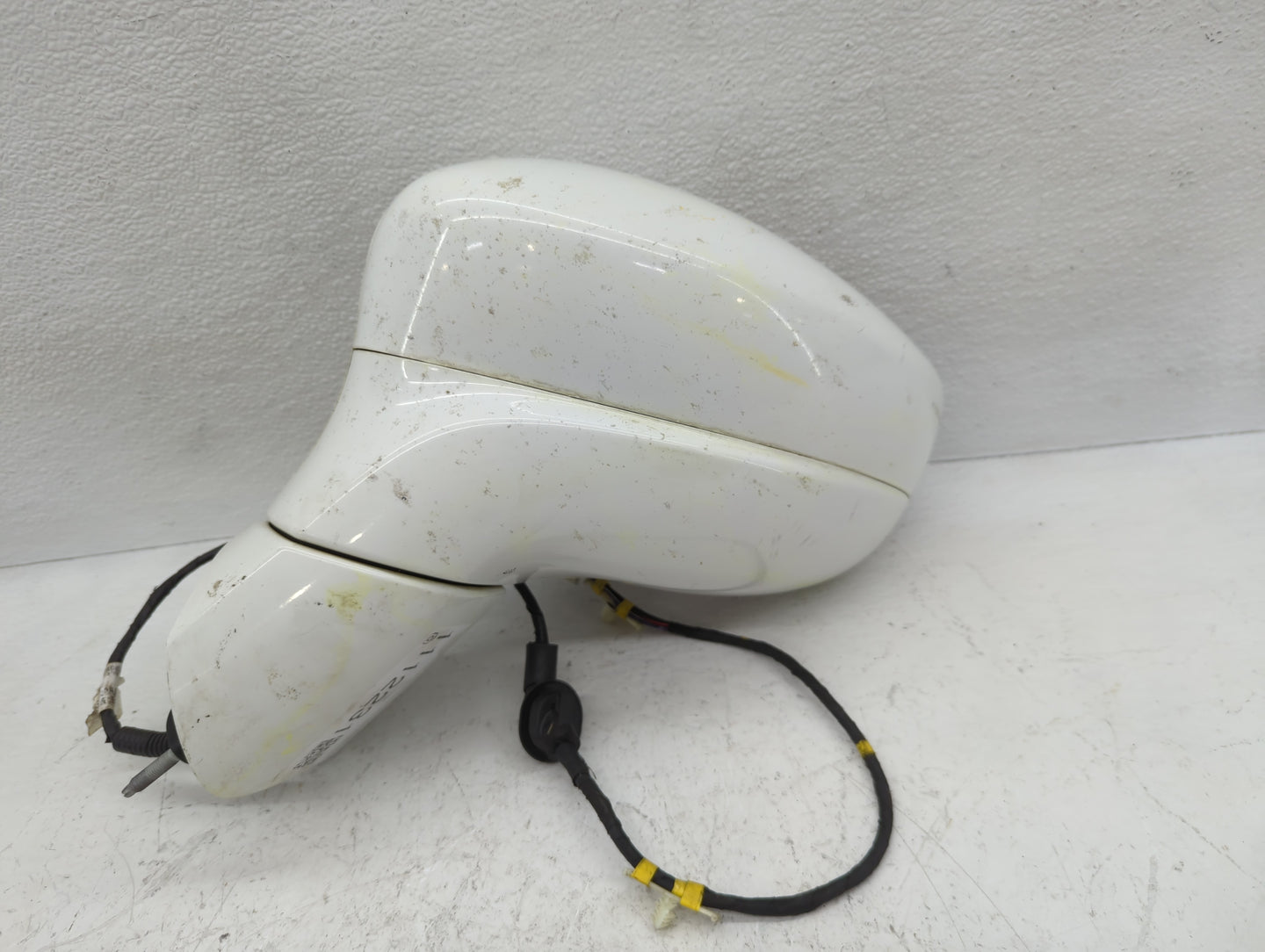 2017-2019 Chrysler Pacifica Driver Side View Mirror - Left Door Mirror OEM Used - Oemusedautoparts1.com