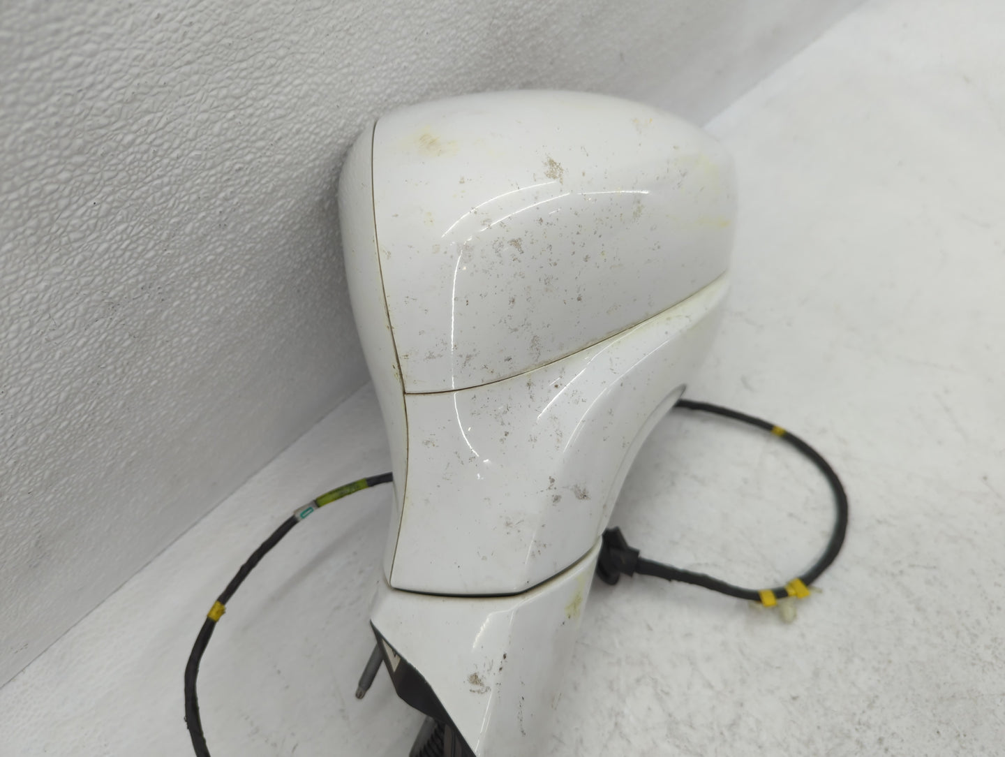 2017-2019 Chrysler Pacifica Driver Side View Mirror - Left Door Mirror OEM Used - Oemusedautoparts1.com