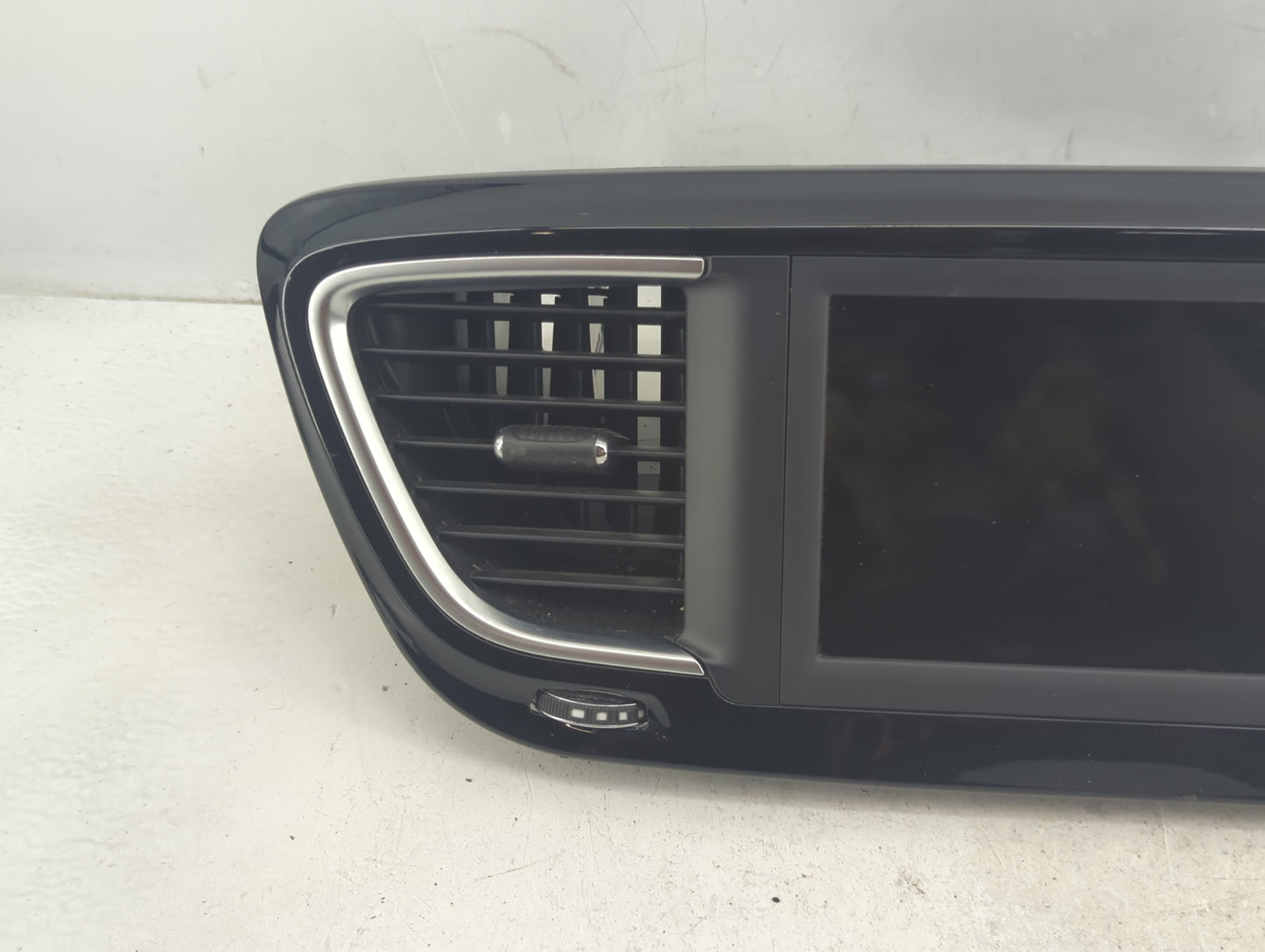 2019 Chrysler Pacifica Radio AM FM Cd Player Receiver Replacement P/N:68420247AC Fits OEM Used Auto Parts - Oemusedautoparts