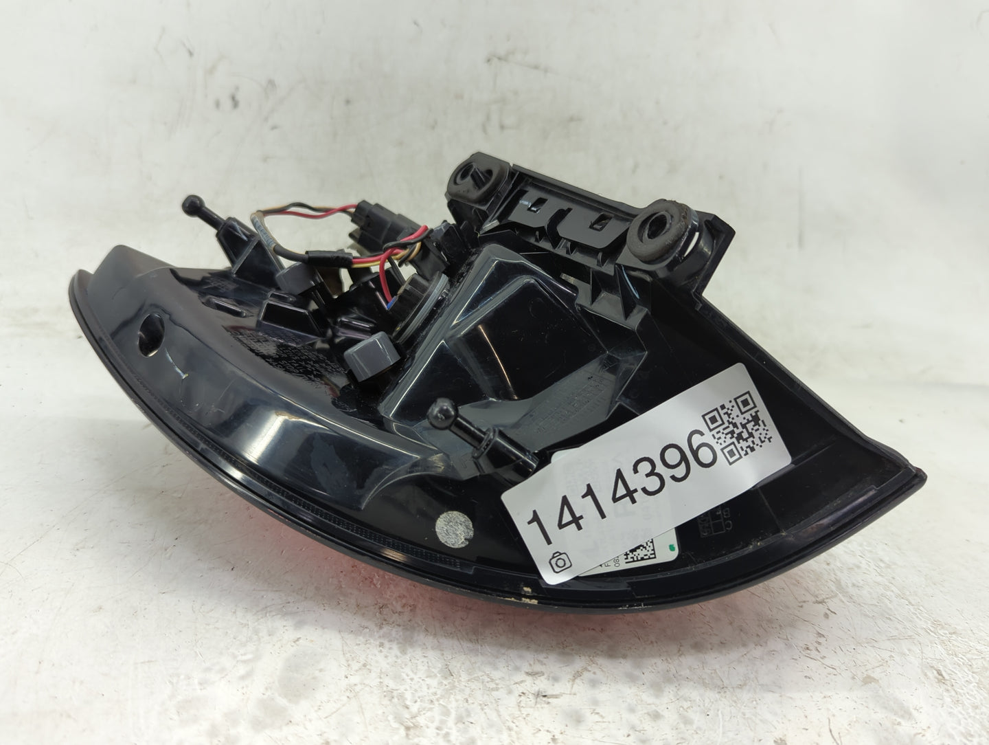 2017-2019 Chrysler Pacifica Tail Light Assembly Passenger Right OEM P/N:68229026 Fits Fits 2017 2018 2019 2020 2021 2022 OEM