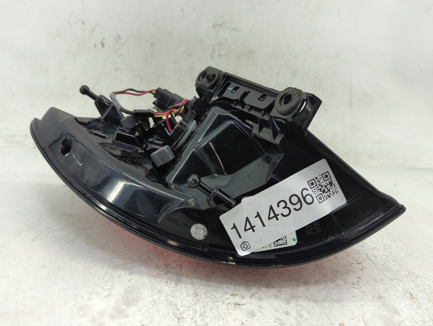 2017-2019 Chrysler Pacifica Tail Light Assembly Passenger Right OEM P/N:68229026 Fits Fits 2017 2018 2019 2020 2021 2022 OEM