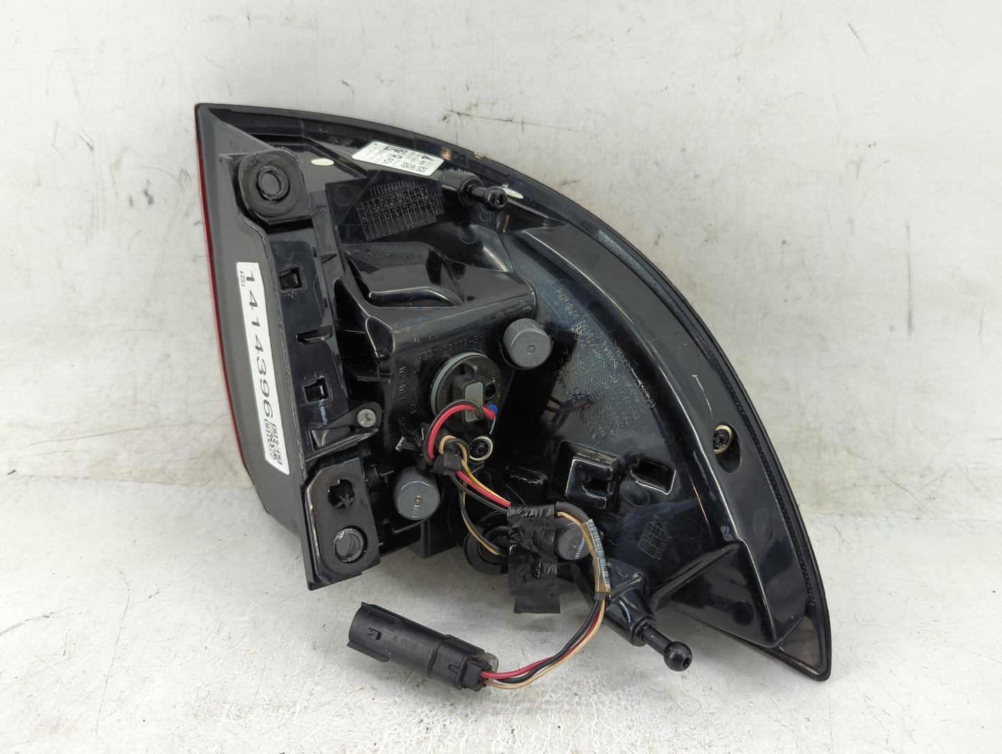 2017-2019 Chrysler Pacifica Tail Light Assembly Passenger Right OEM P/N:68229026 Fits Fits 2017 2018 2019 2020 2021 2022 OEM